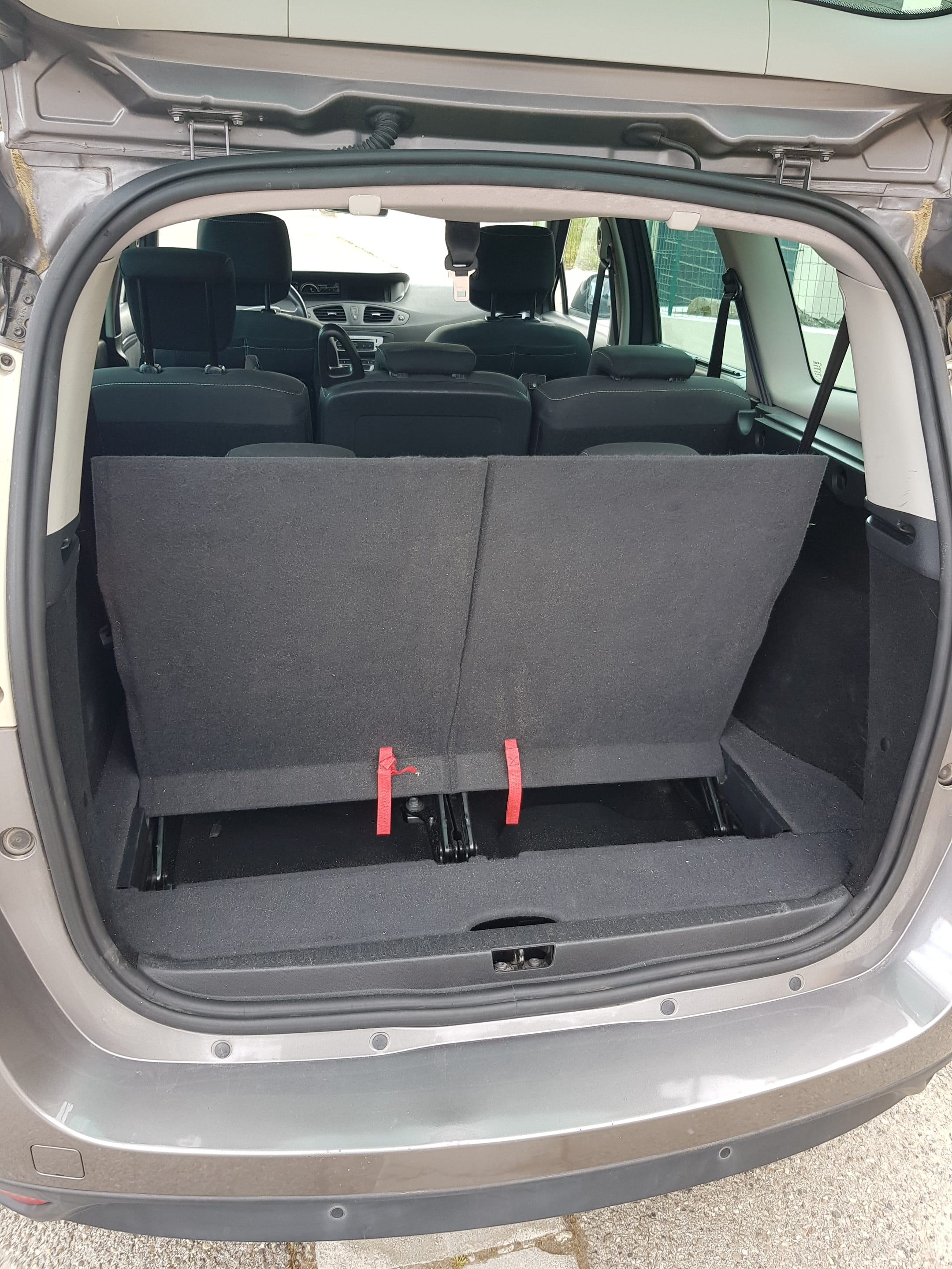 Renault Grand Scenic avec Siège bébé