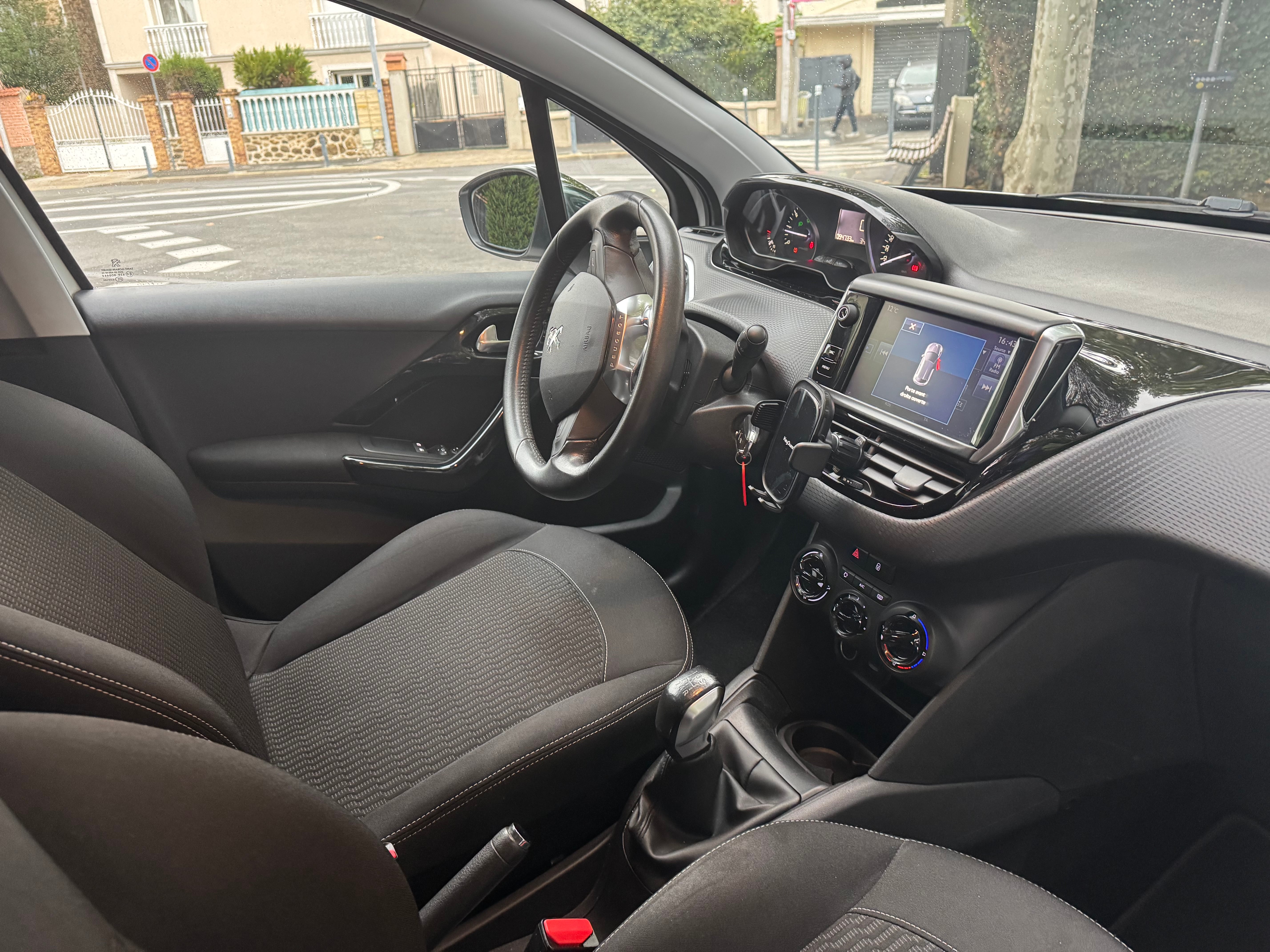 Peugeot 208 avec Régulateur de vitesse