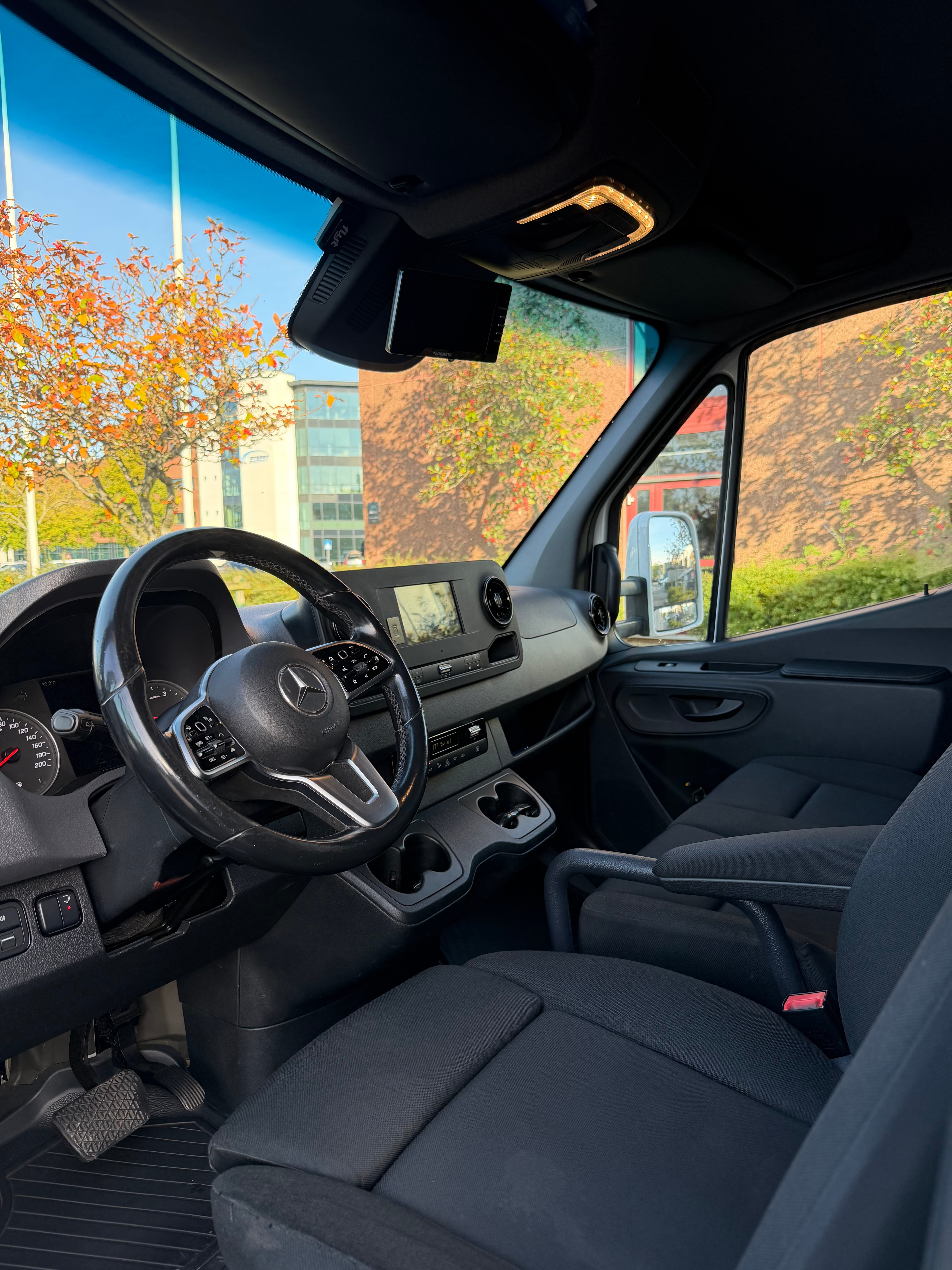 Mercedes-Benz Sprinter Cargo 3500 19m3 skap og lift med GPS