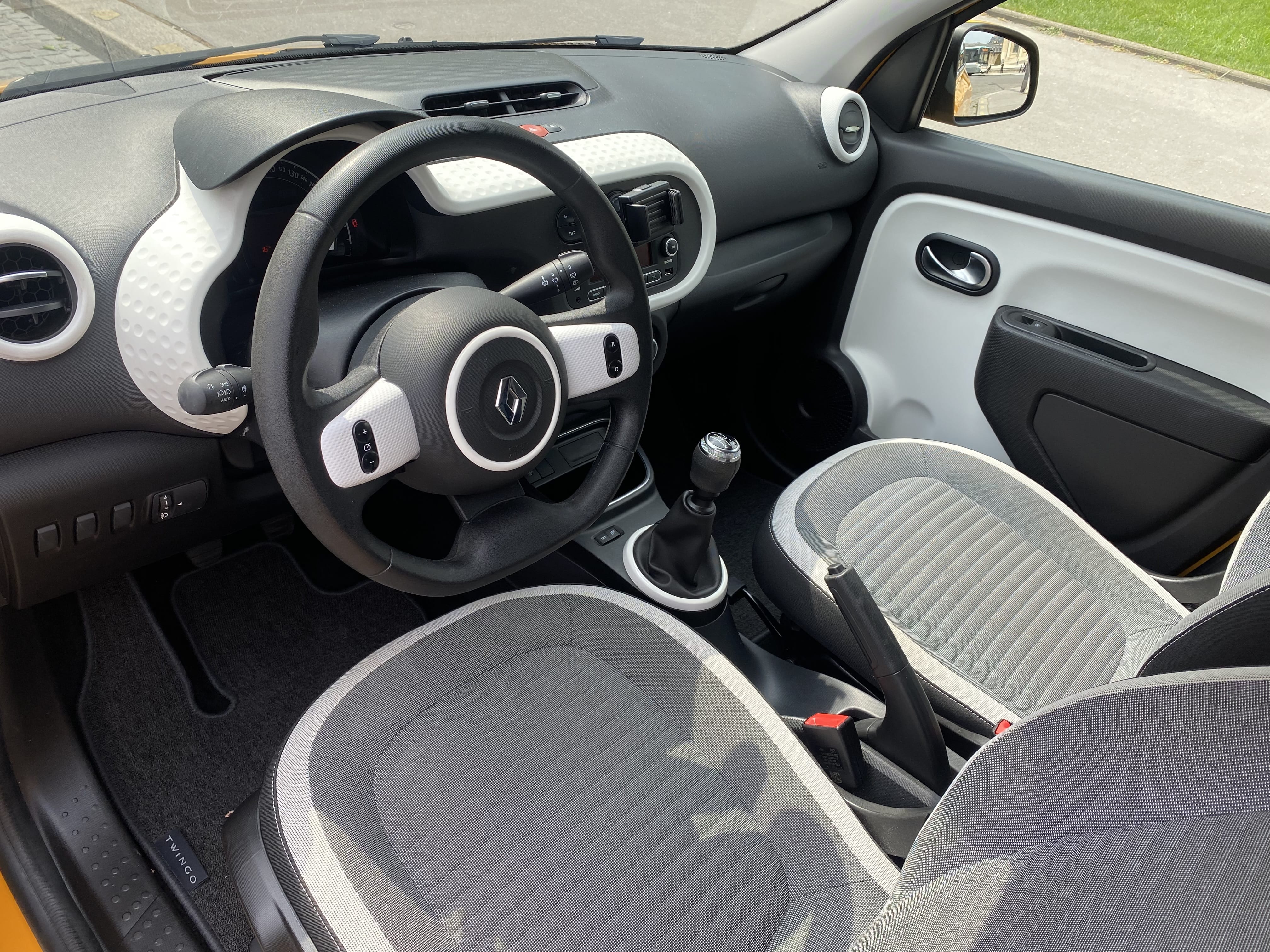 Renault Twingo Montparnasse / Métro plaisances /90cv / Bluetooth avec Apple CarPlay