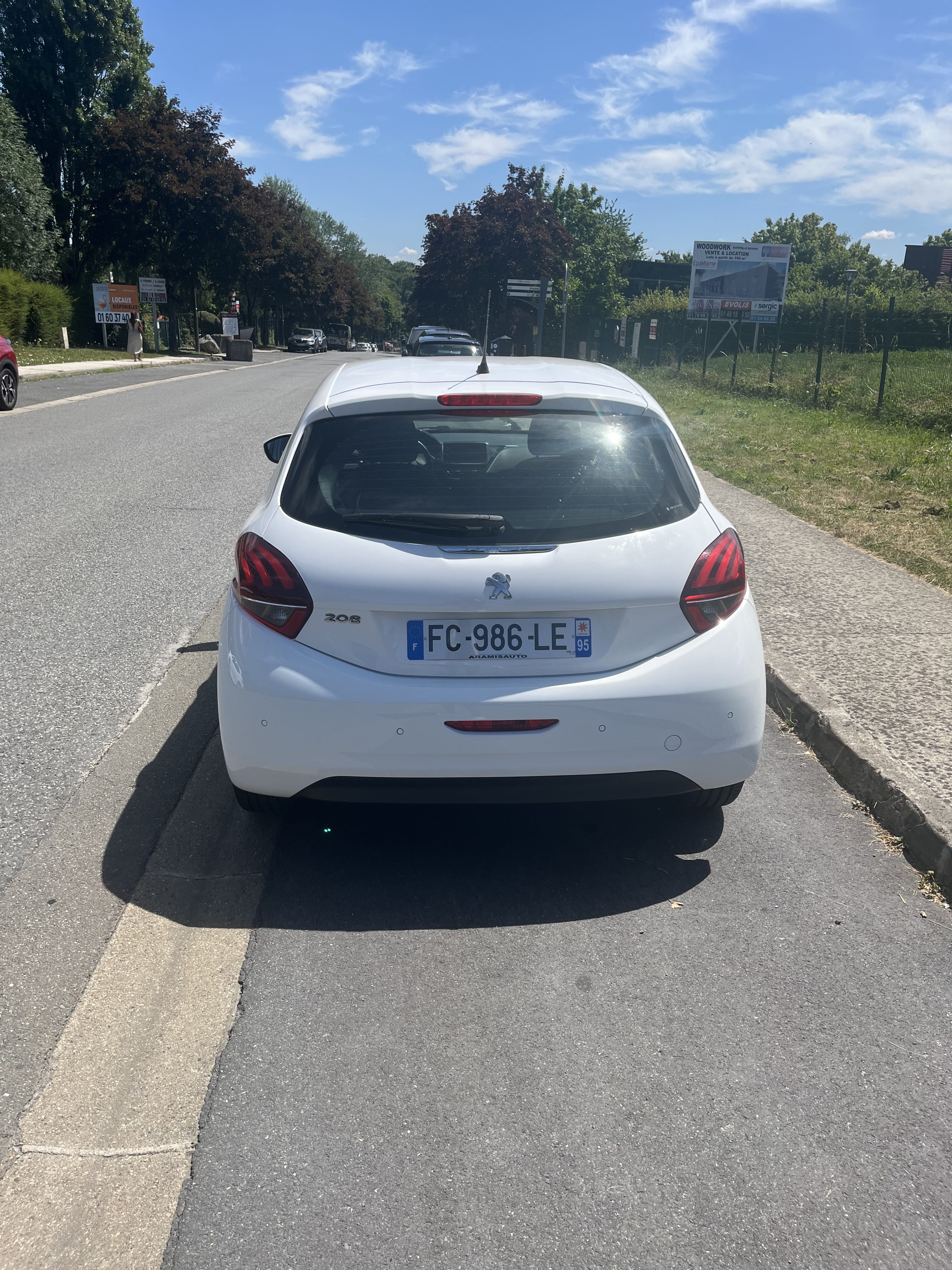 Peugeot 208 avec Apple CarPlay