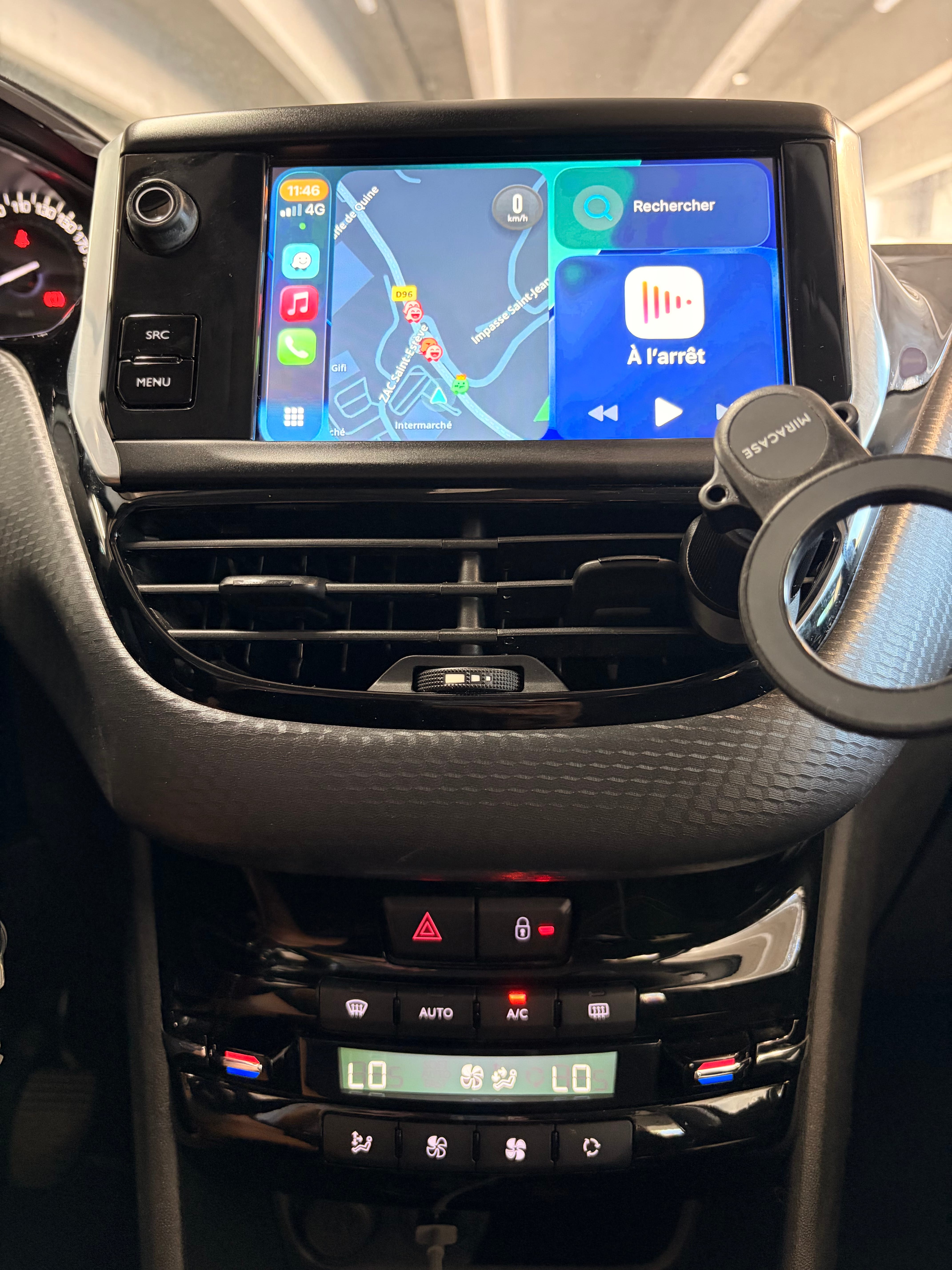Peugeot 208 avec Apple CarPlay