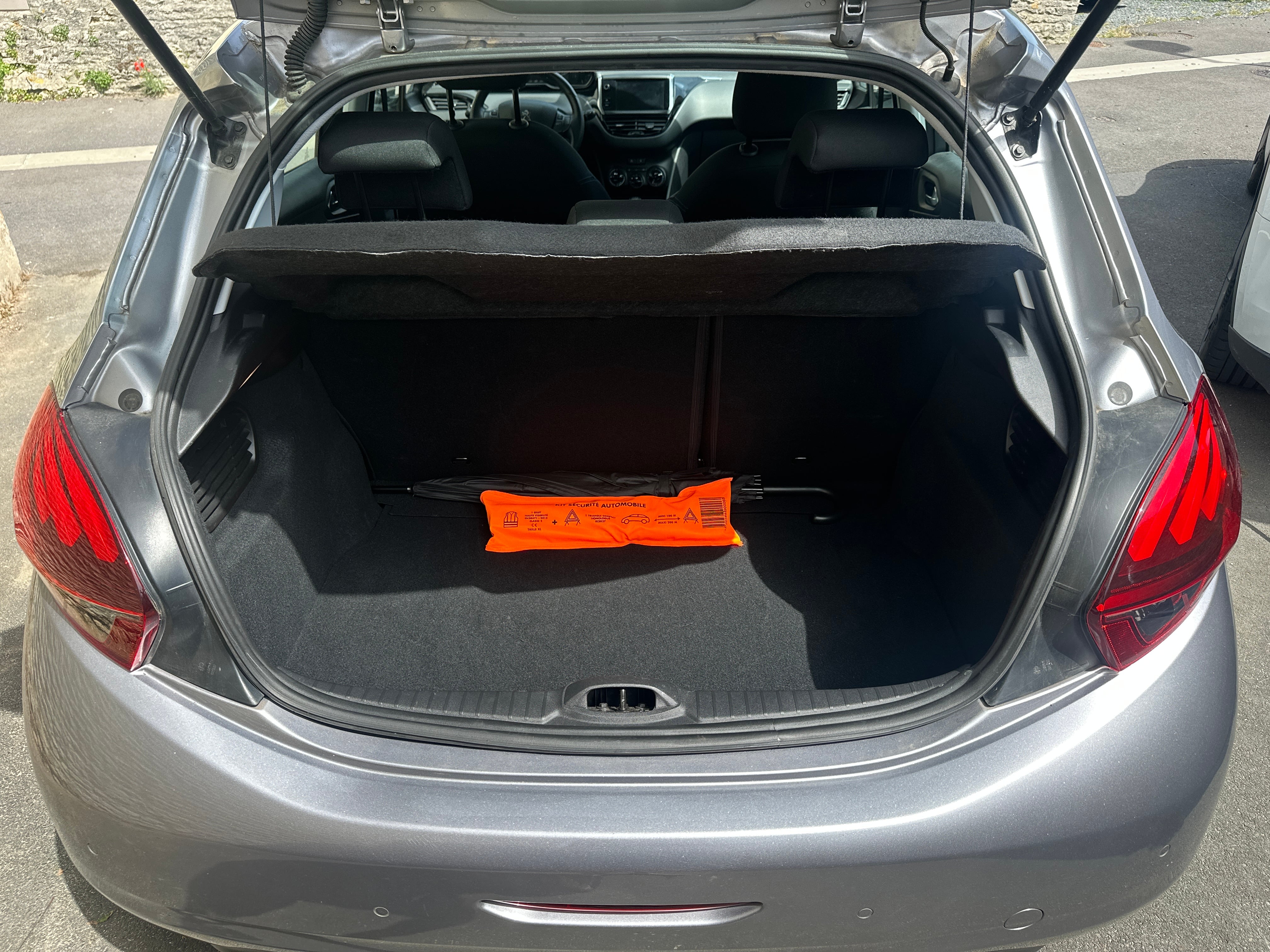 Peugeot 208 avec Apple CarPlay
