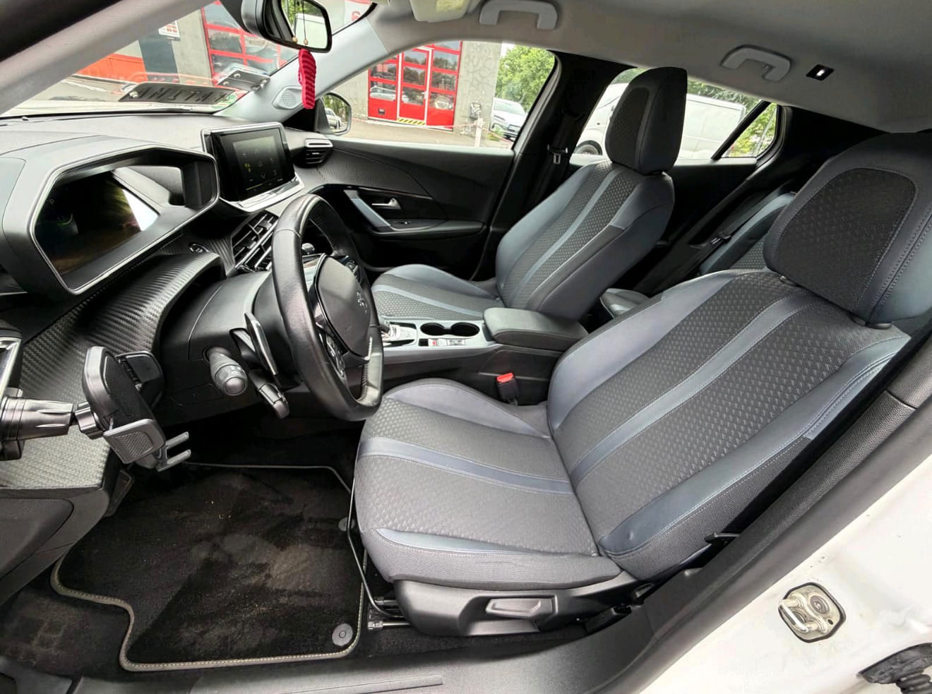 Peugeot e-2008 mit Tempomat
