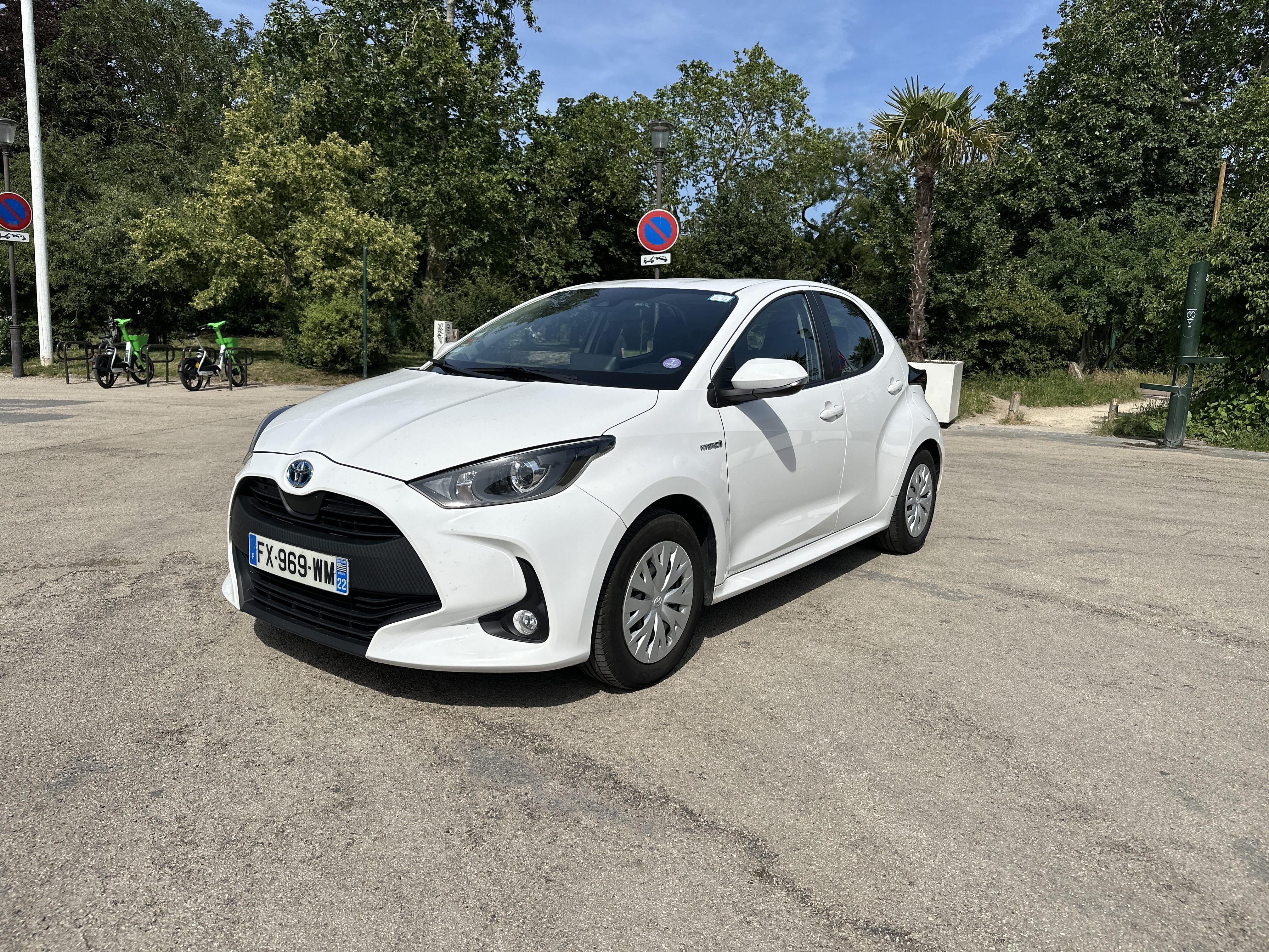 Toyota Yaris, 2021, Essence 95 / Électrique (hybride), automatique