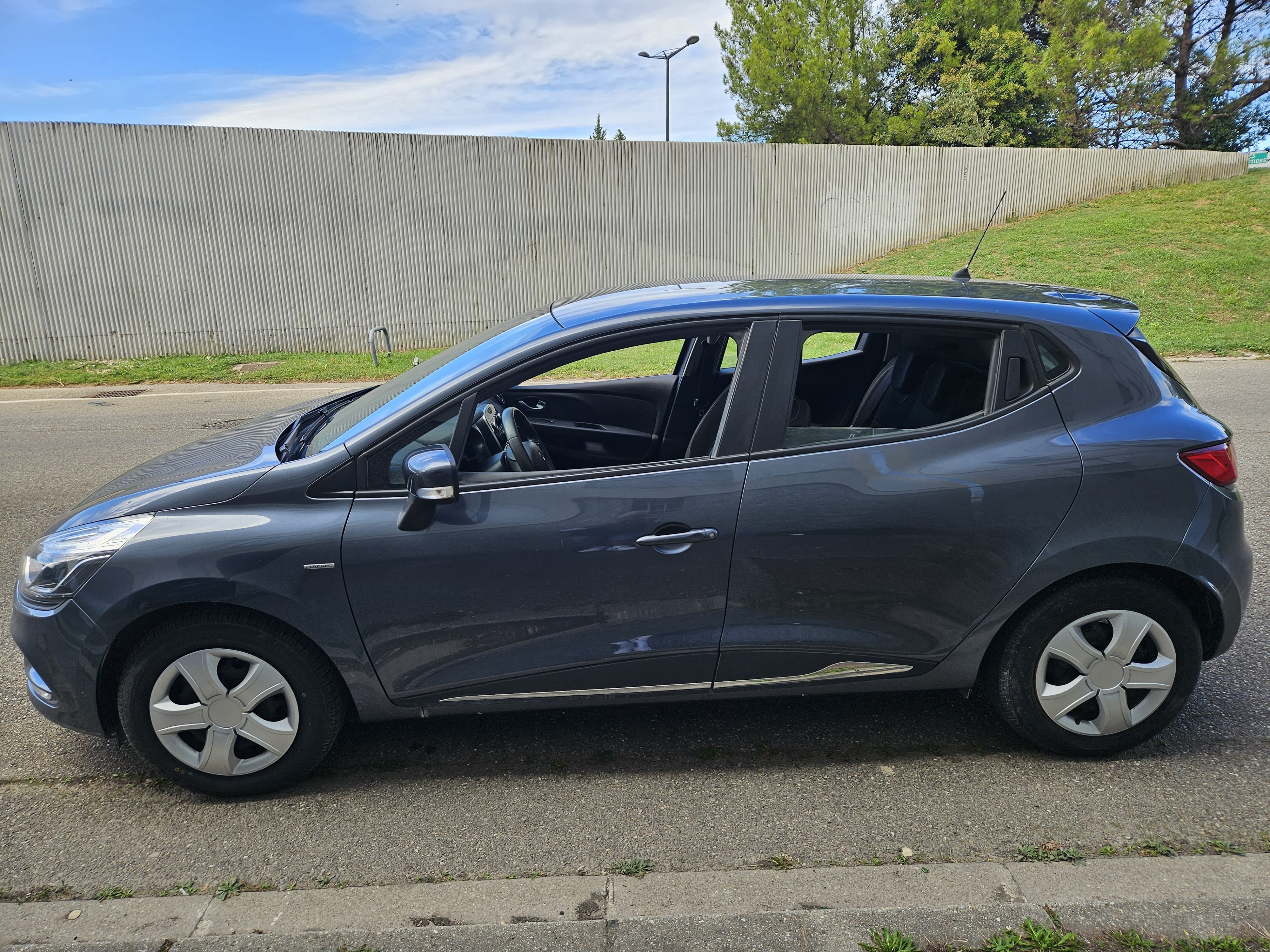Renault Clio with Air conditioning