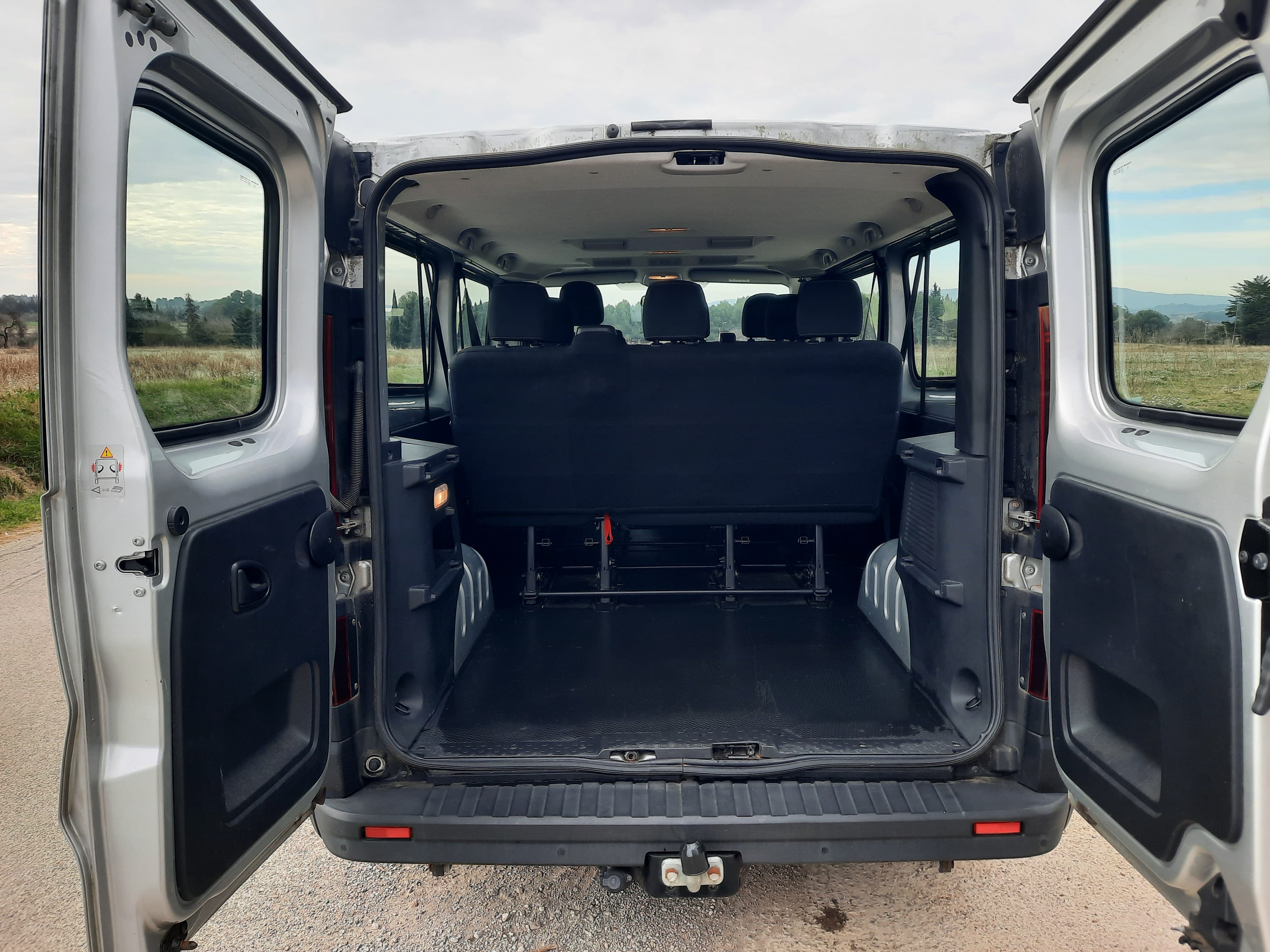 Opel Vivaro Combi avec GPS