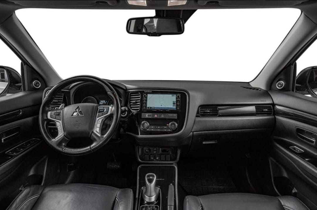Mitsubishi Outlander Hybrid med GPS