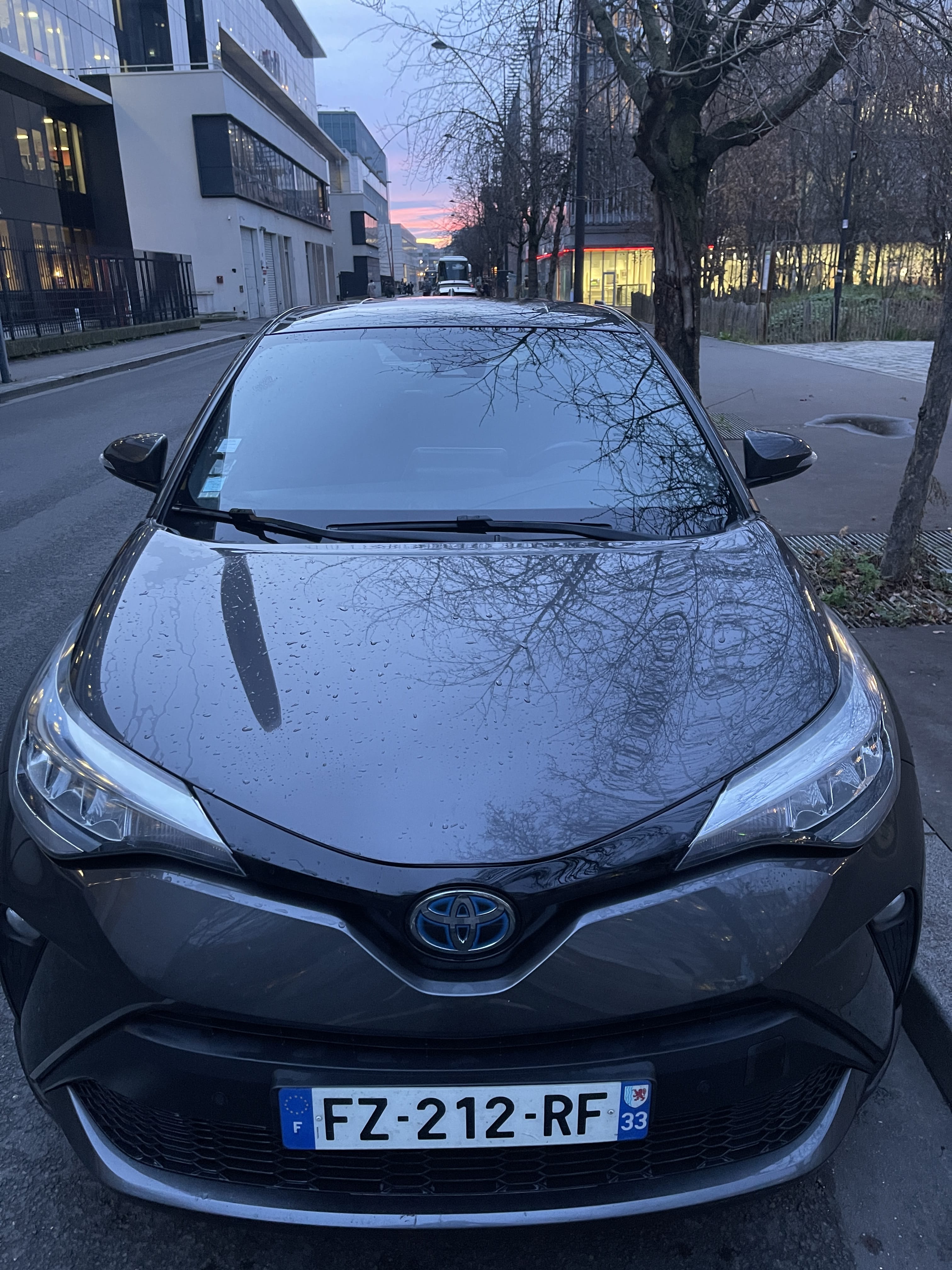 Toyota C-HR Hybrid avec Apple CarPlay