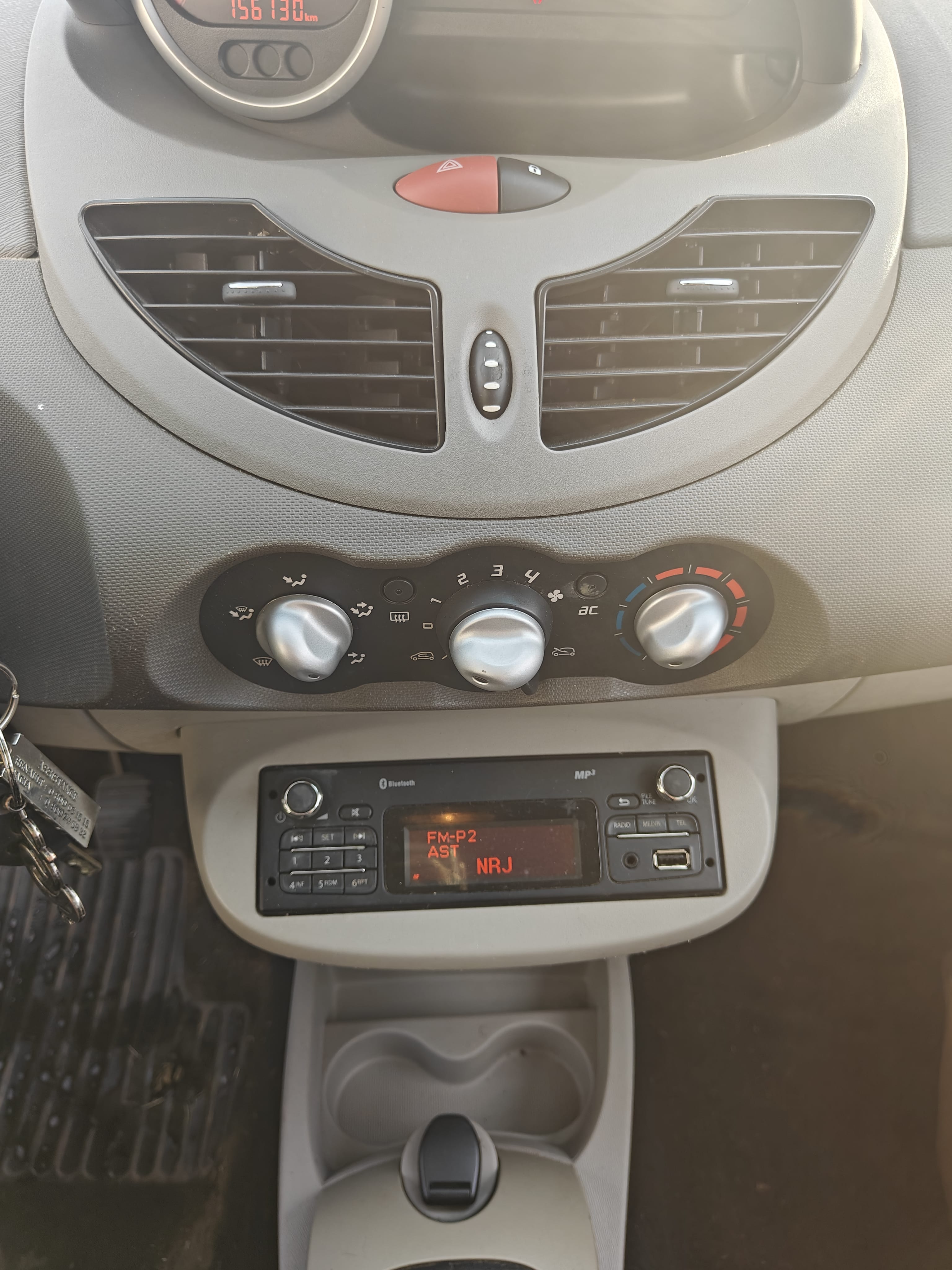 Renault Twingo II avec Entrée audio / iPod