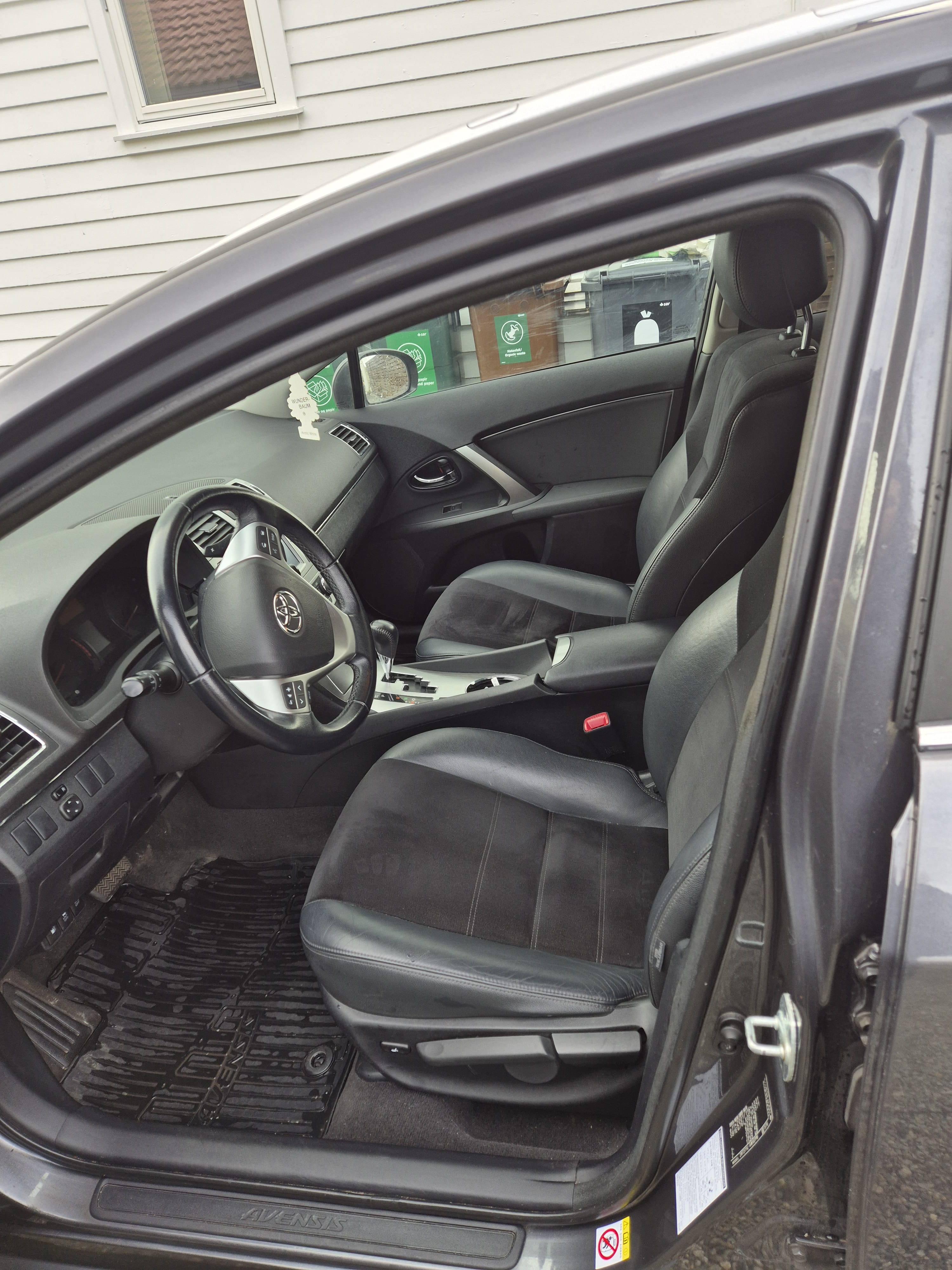 Toyota Avensis med USB ladeuttak