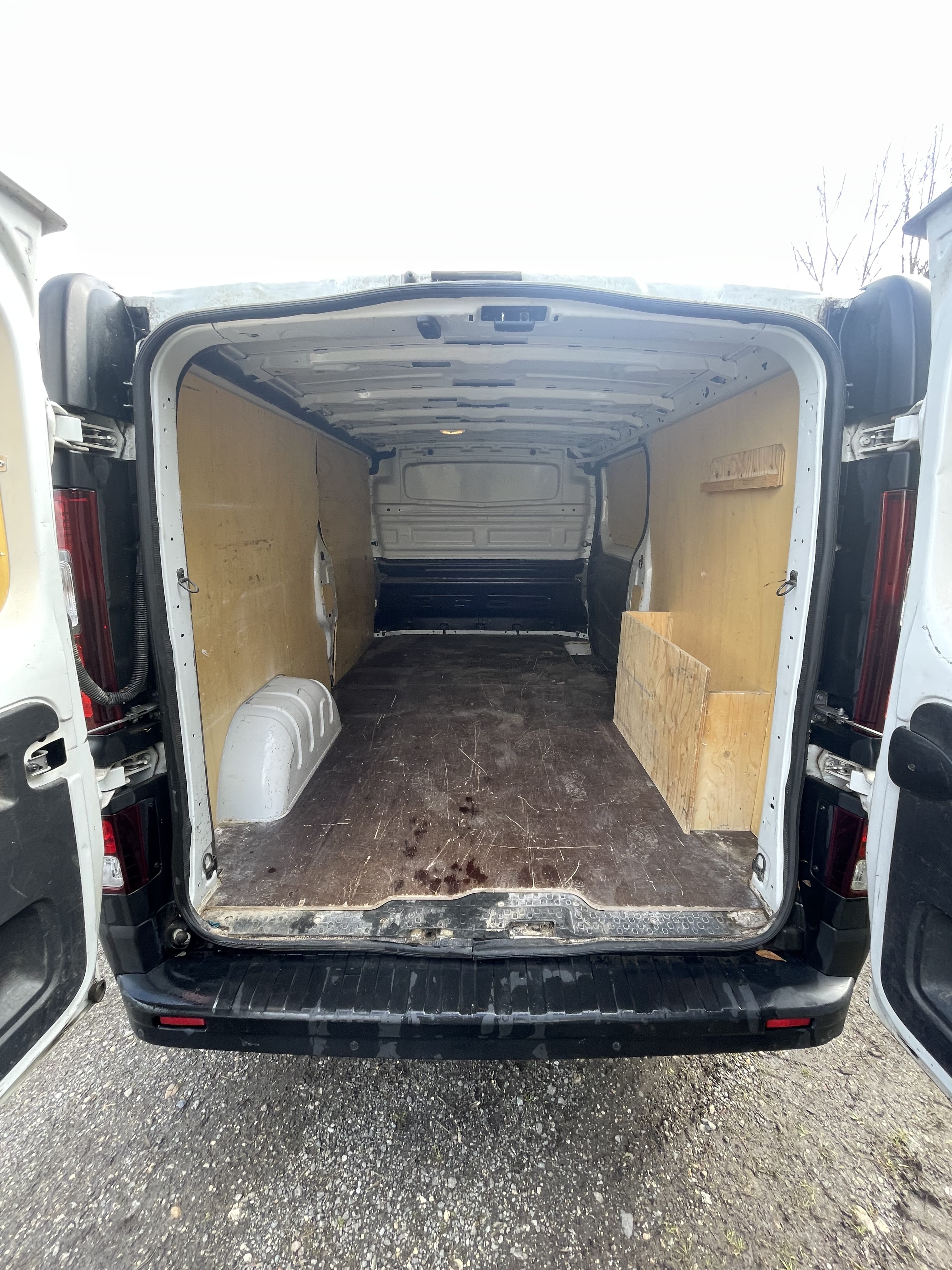 Renault Trafic  Louer version rallongée L2 à la Gare  – Idéal déménagements et transports pro ! with Bluetooth audio