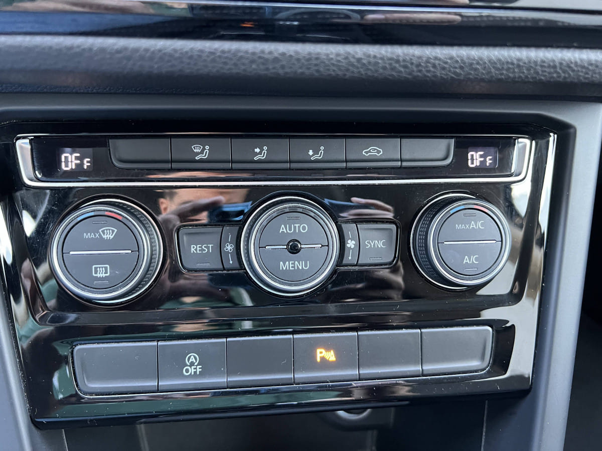 Volkswagen Touran Monospace TSI 150 CH avec Entrée audio / iPod