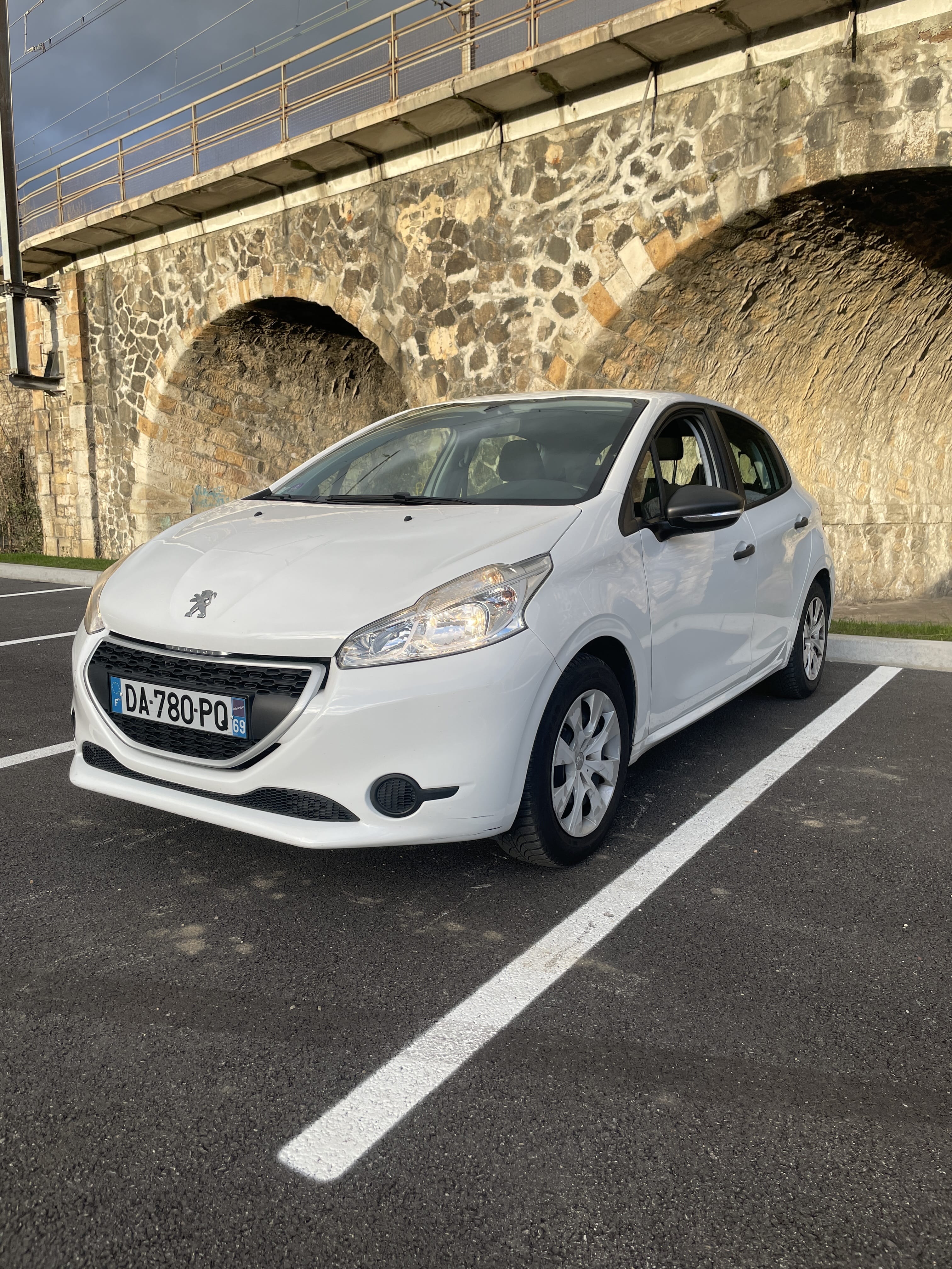 Peugeot 208 1.0 VTI, 2013, Essence 98