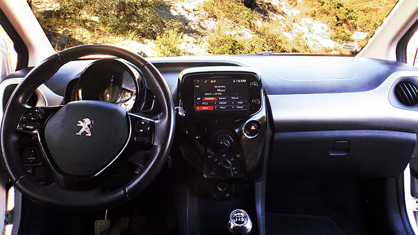 Peugeot 108 PureTech*clim*bluetooth*Parking Cinq Avenues Longchamps avec Entrée audio / iPod