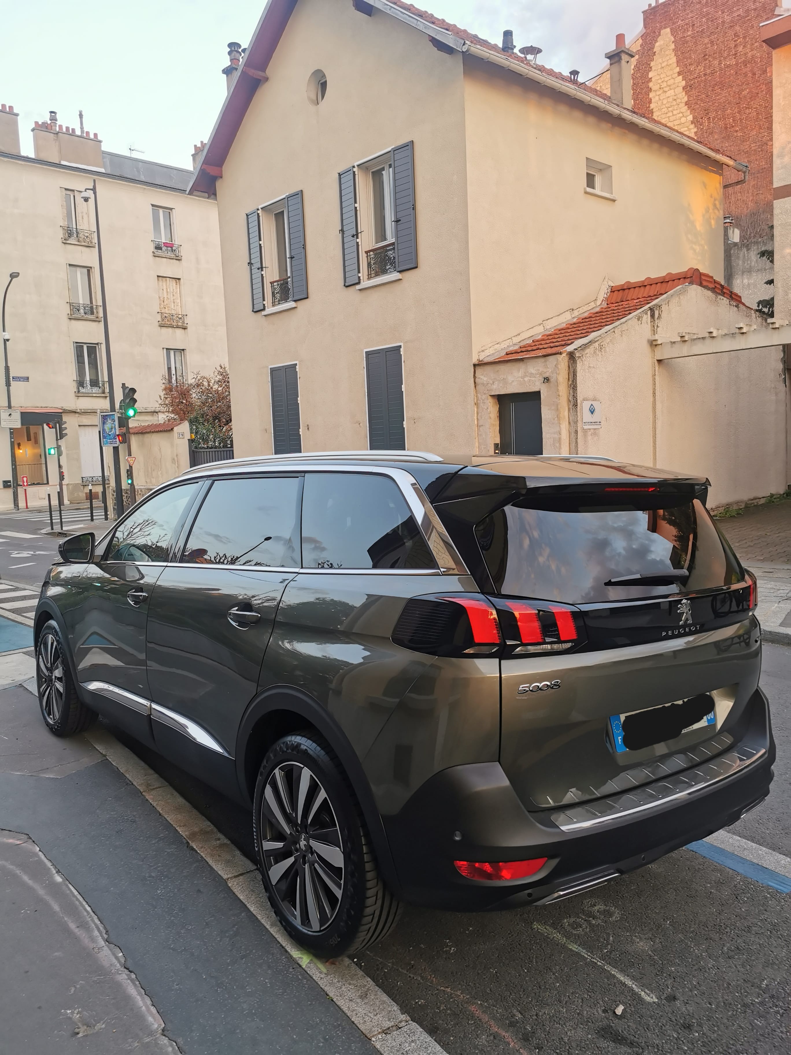 Peugeot 5008 avec GPS