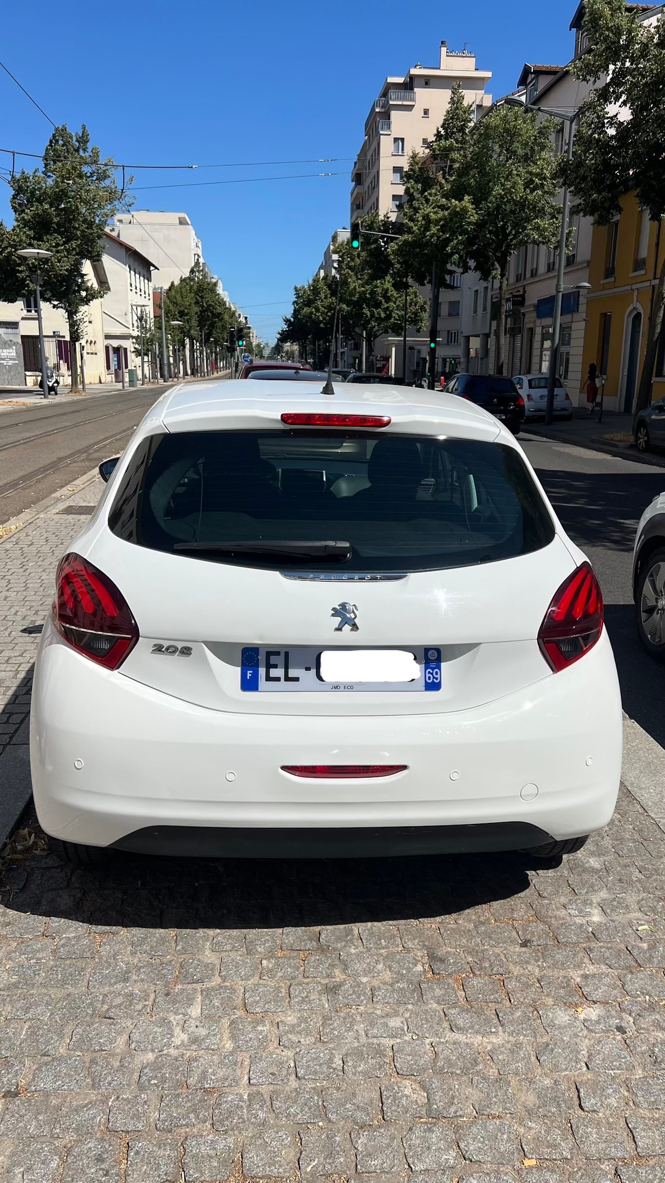 Peugeot 208 avec Apple CarPlay