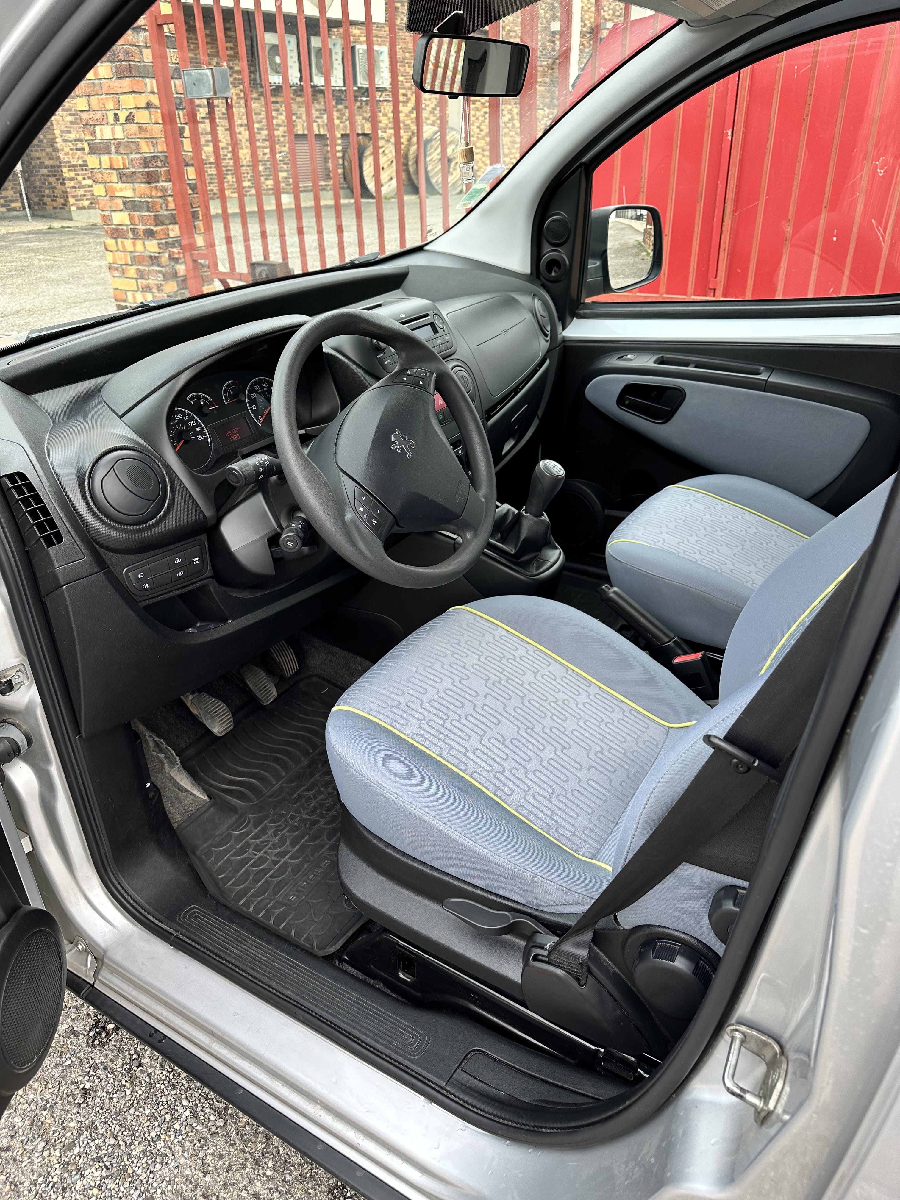 Peugeot Bipper Tepee avec Entrée audio / iPod