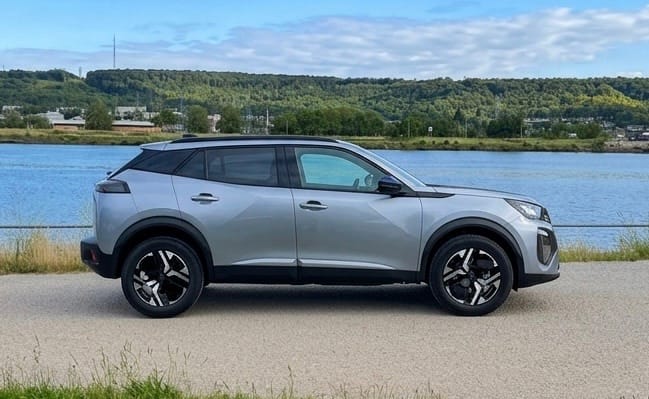 Peugeot 2008, 2025, Essence 98 / Électrique (hybride), automatique
