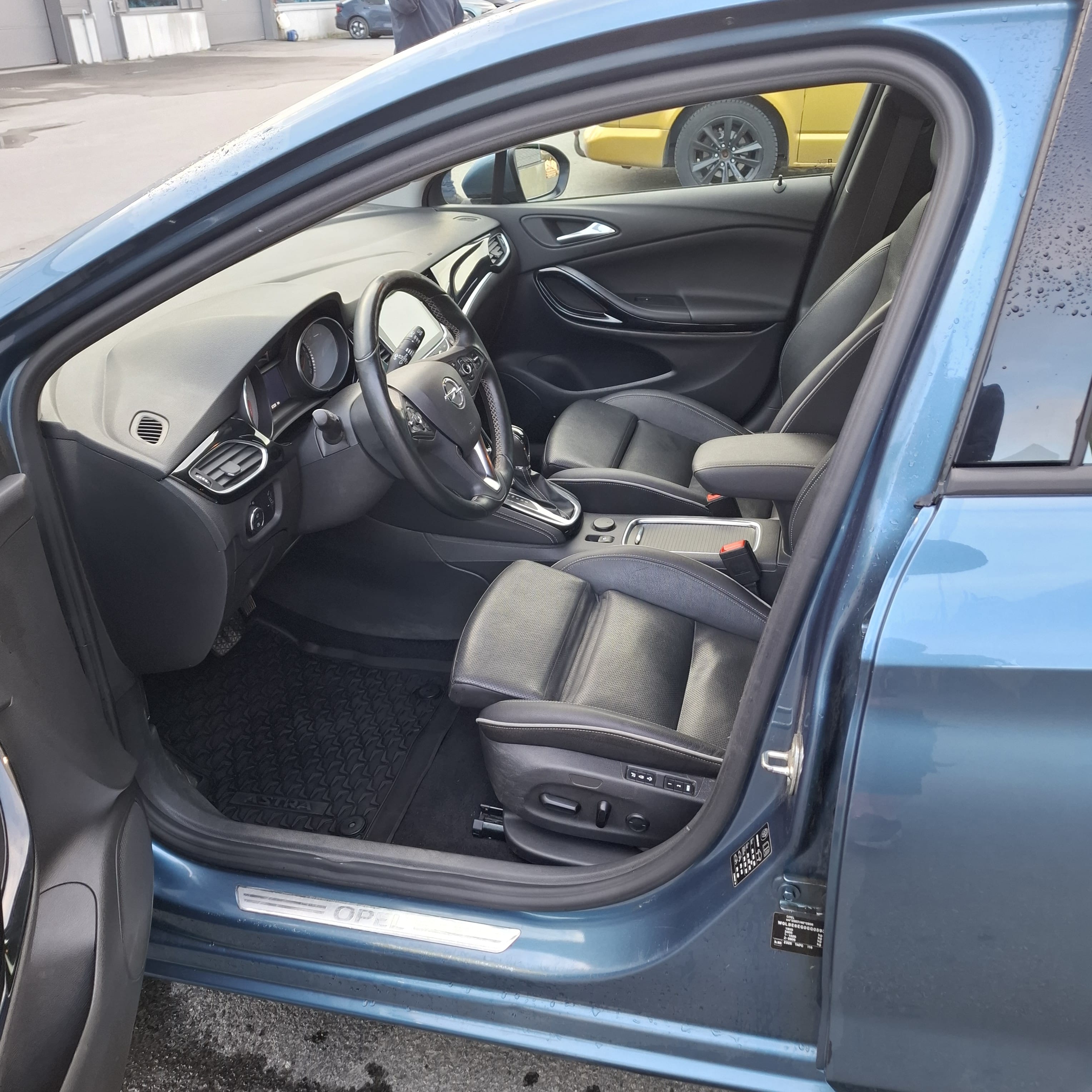 Opel Astra with Apple CarPlay
