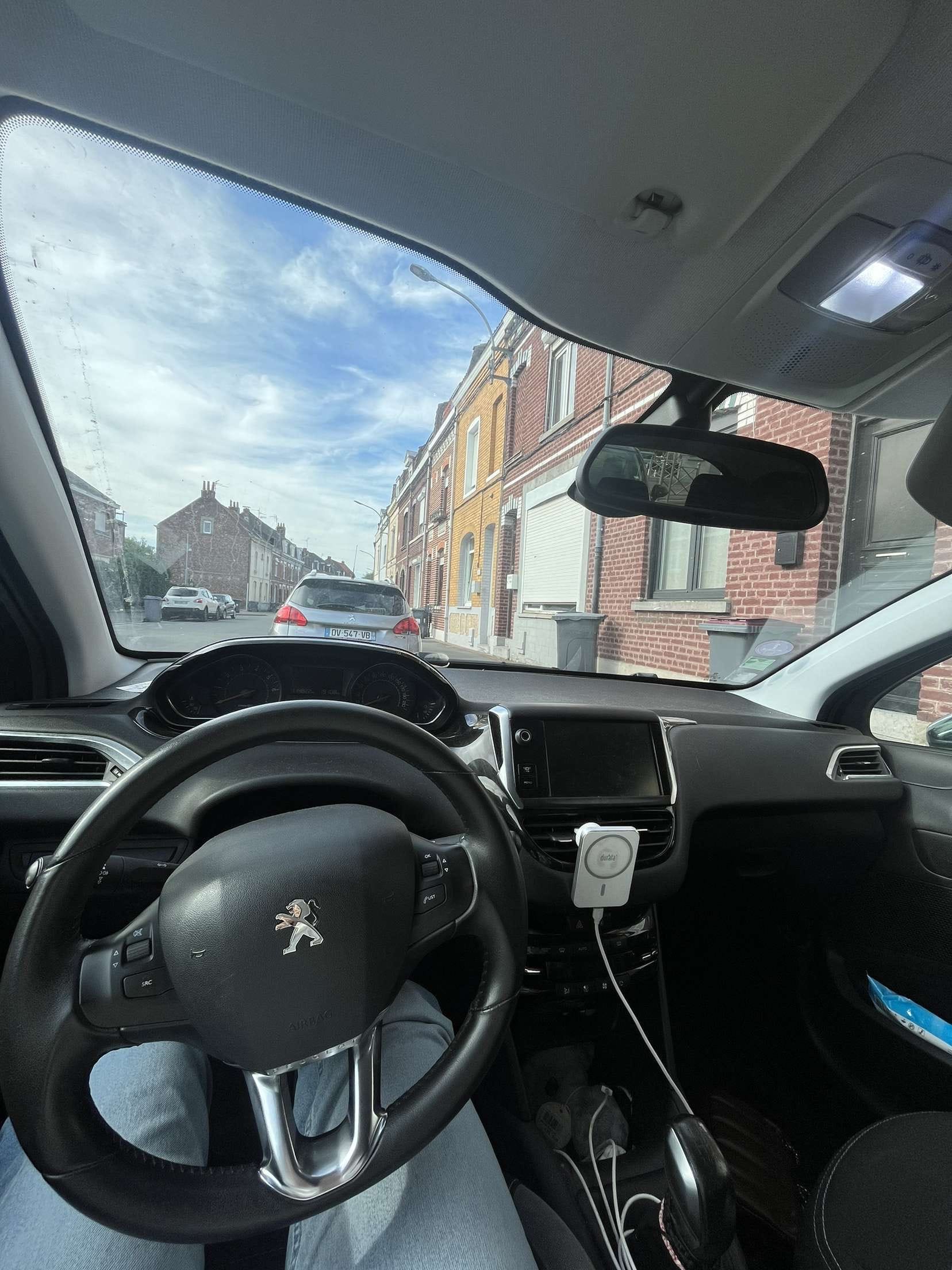 Peugeot 208 avec GPS