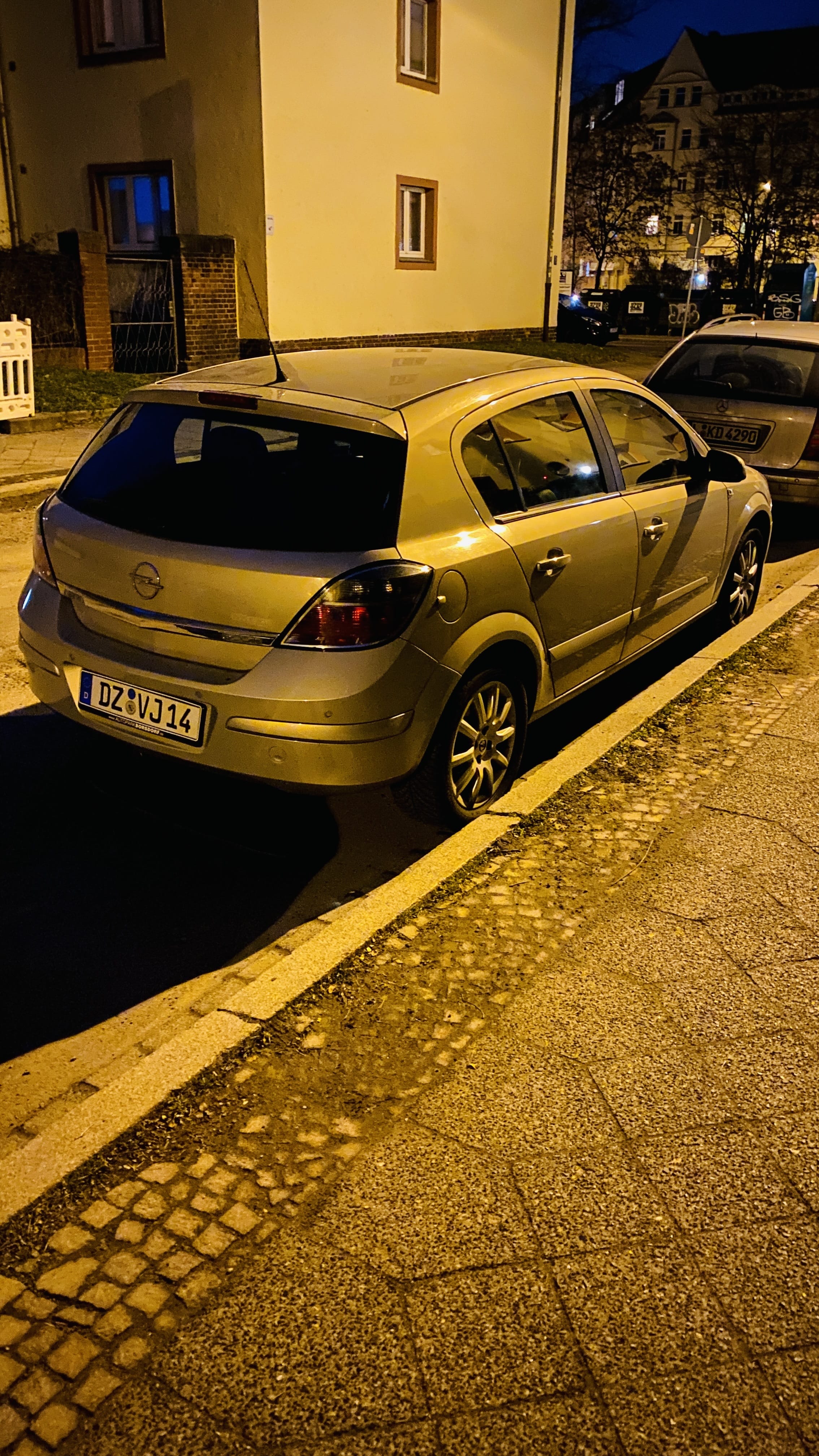 Opel Astra Navigation mit Bluetooth-Audio