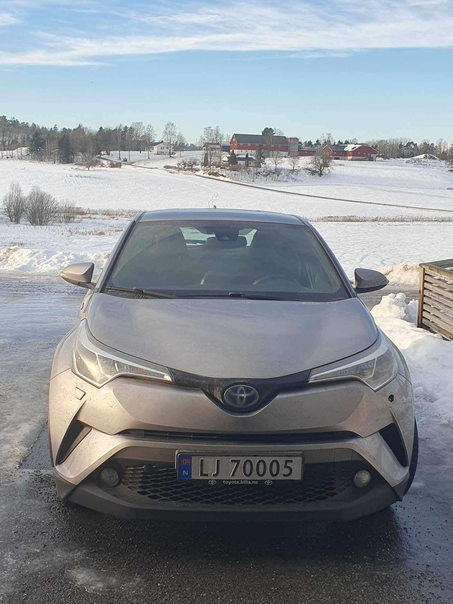 Toyota C-HR Hybrid med Cruisekontroll
