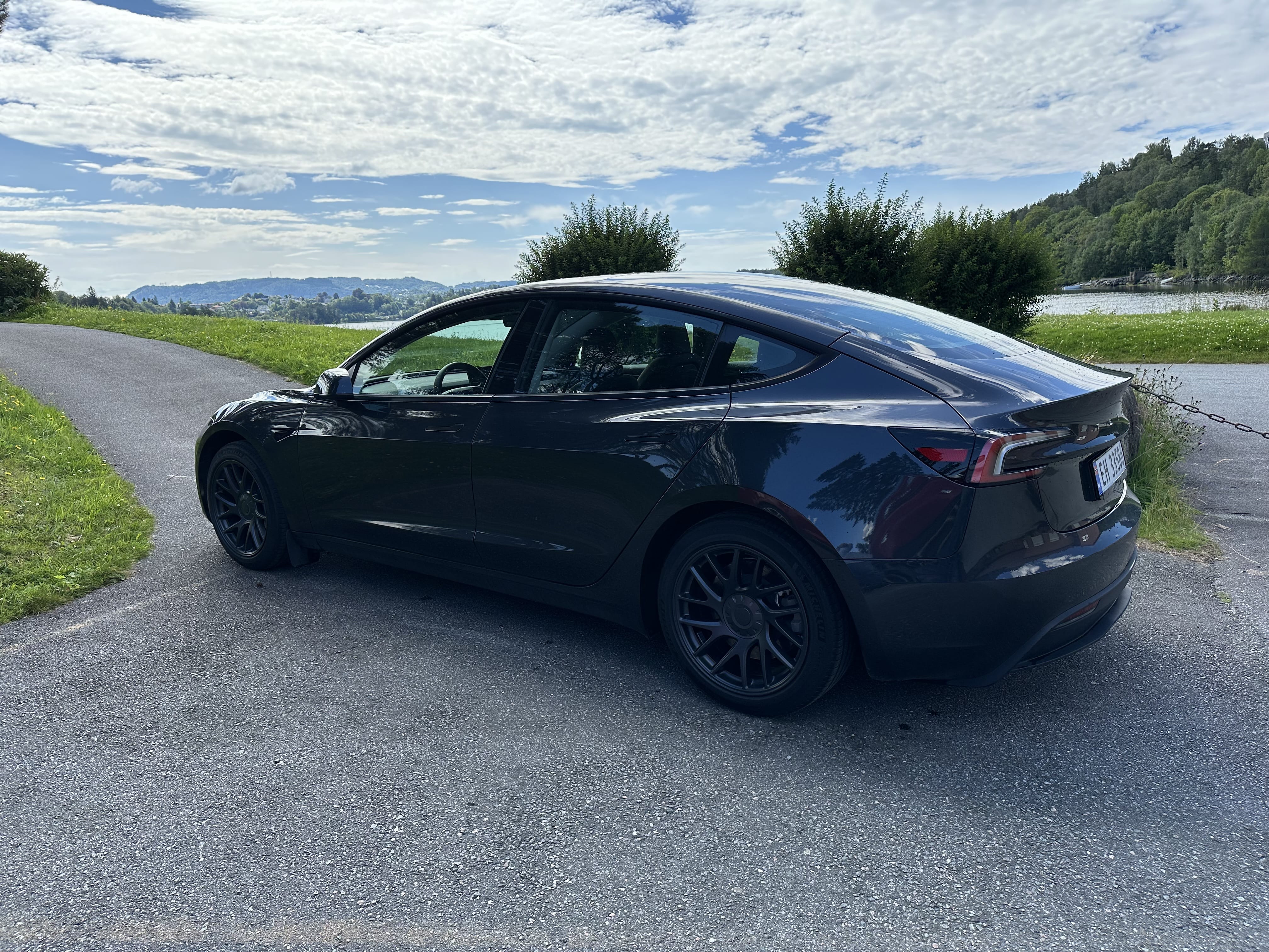 Tesla Model 3 Long Range Highland med Dashcam