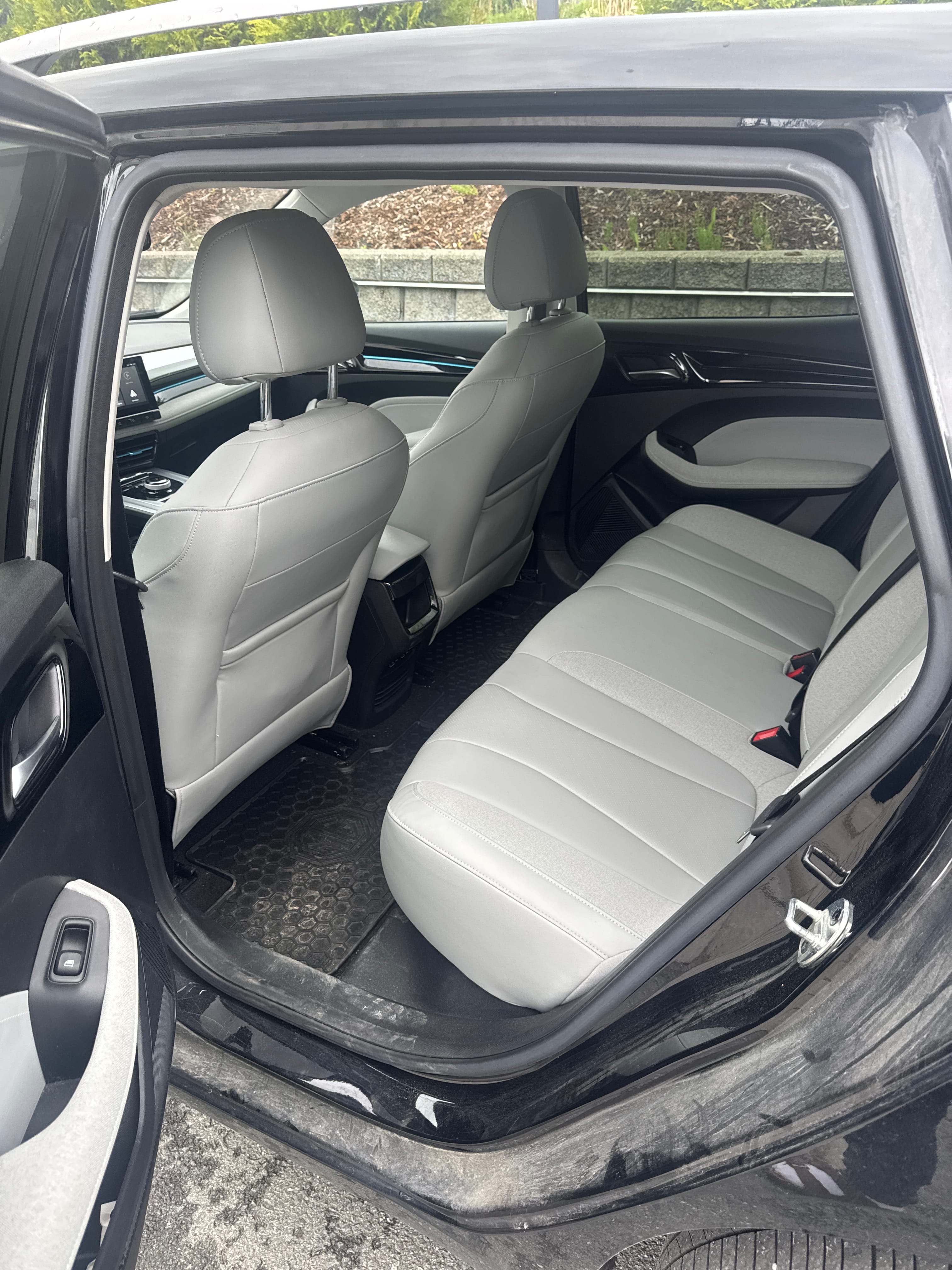 MG MG5 with GPS
