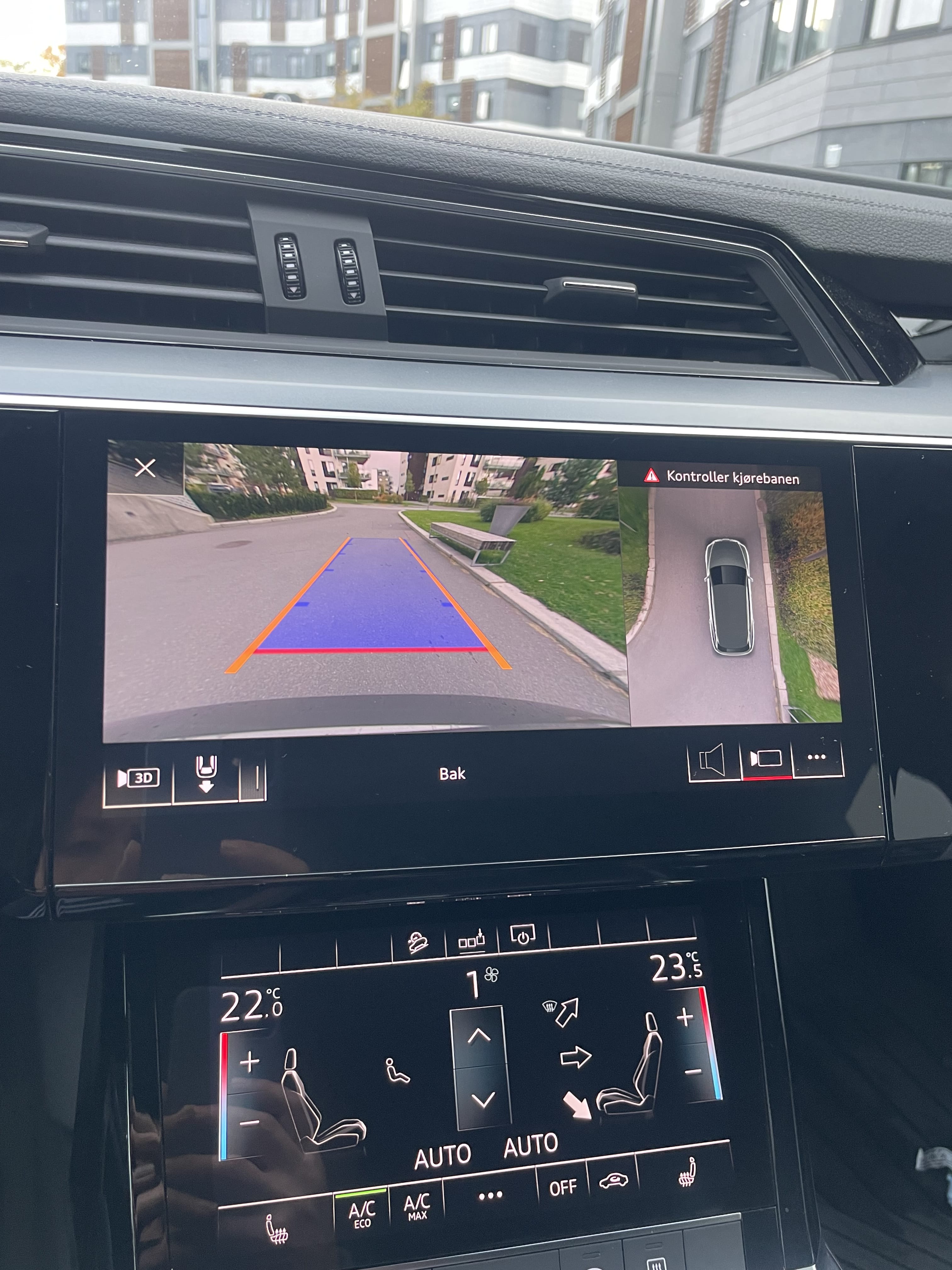 Audi e-tron with Baby seat