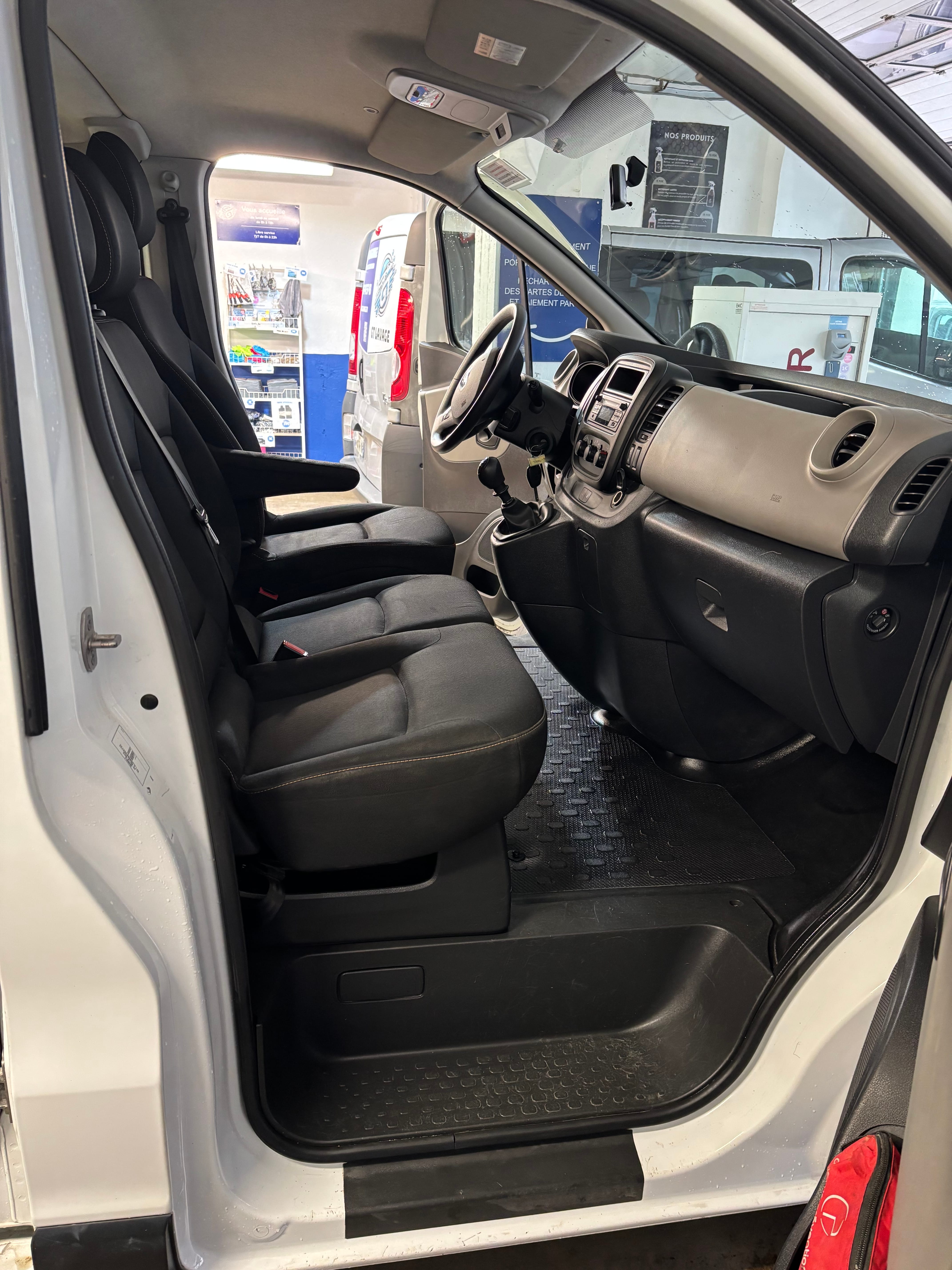 Renault Trafic Passenger 9 places avec Pneus neige