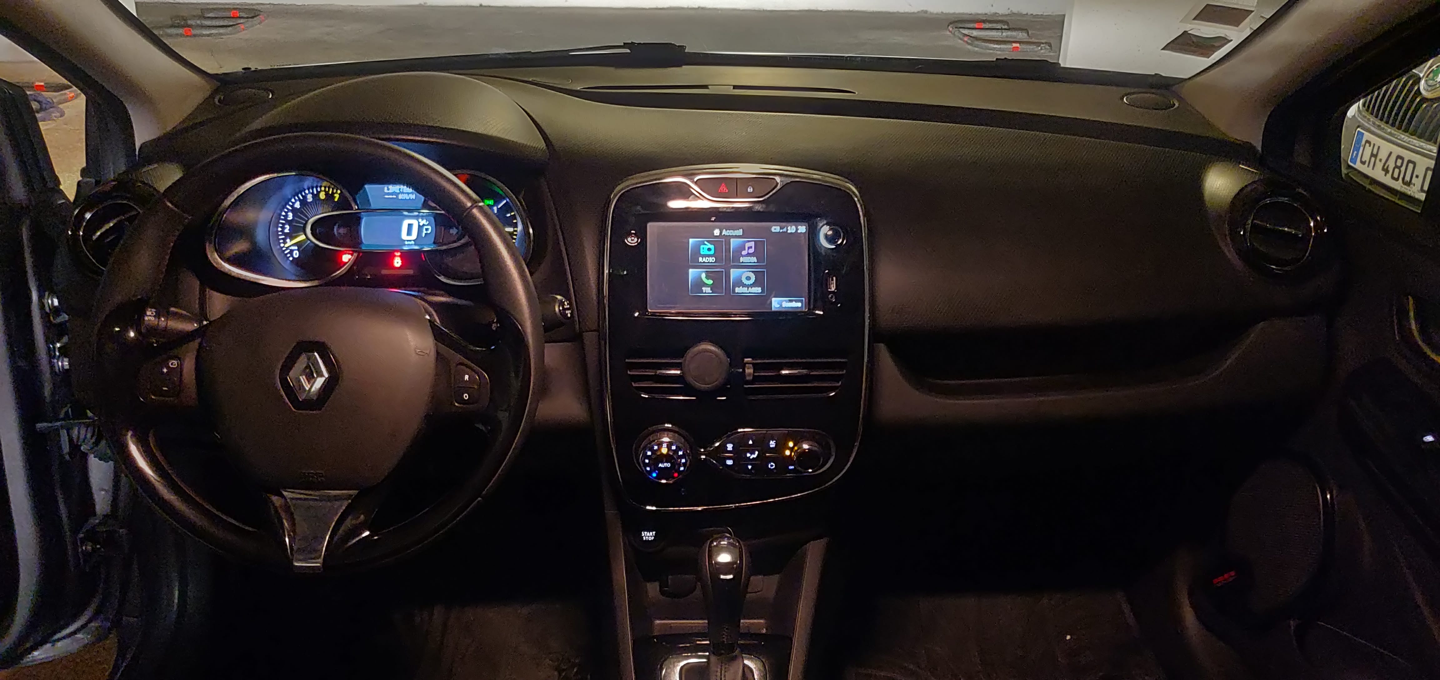 Renault Clio DK629KJ avec Entrée audio / iPod