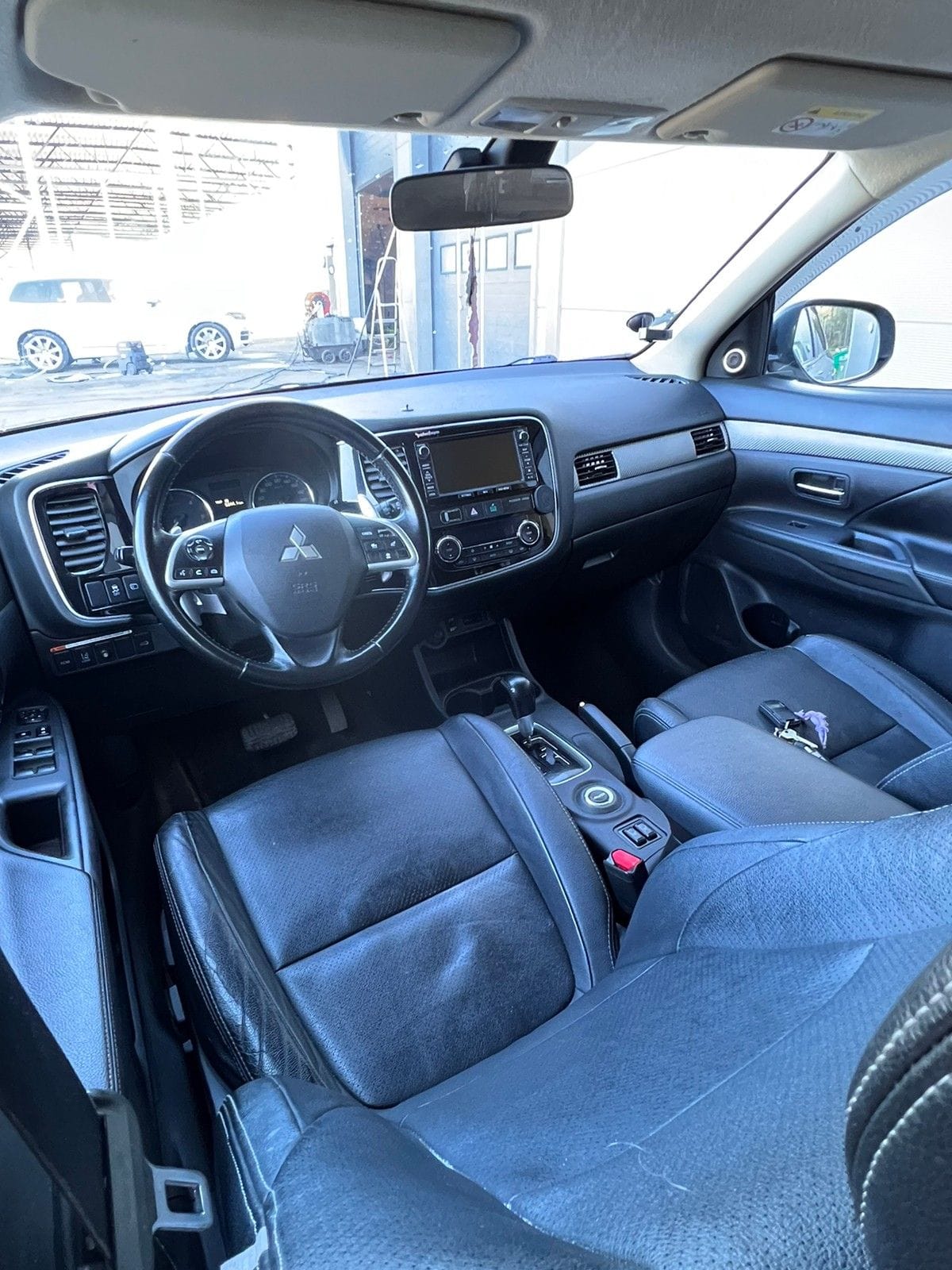 Mitsubishi Outlander 2.2 DI-D , 4X4 , 7 Seter, Automat, skiboks, adaptiv cruise, ryggekamera. med GPS