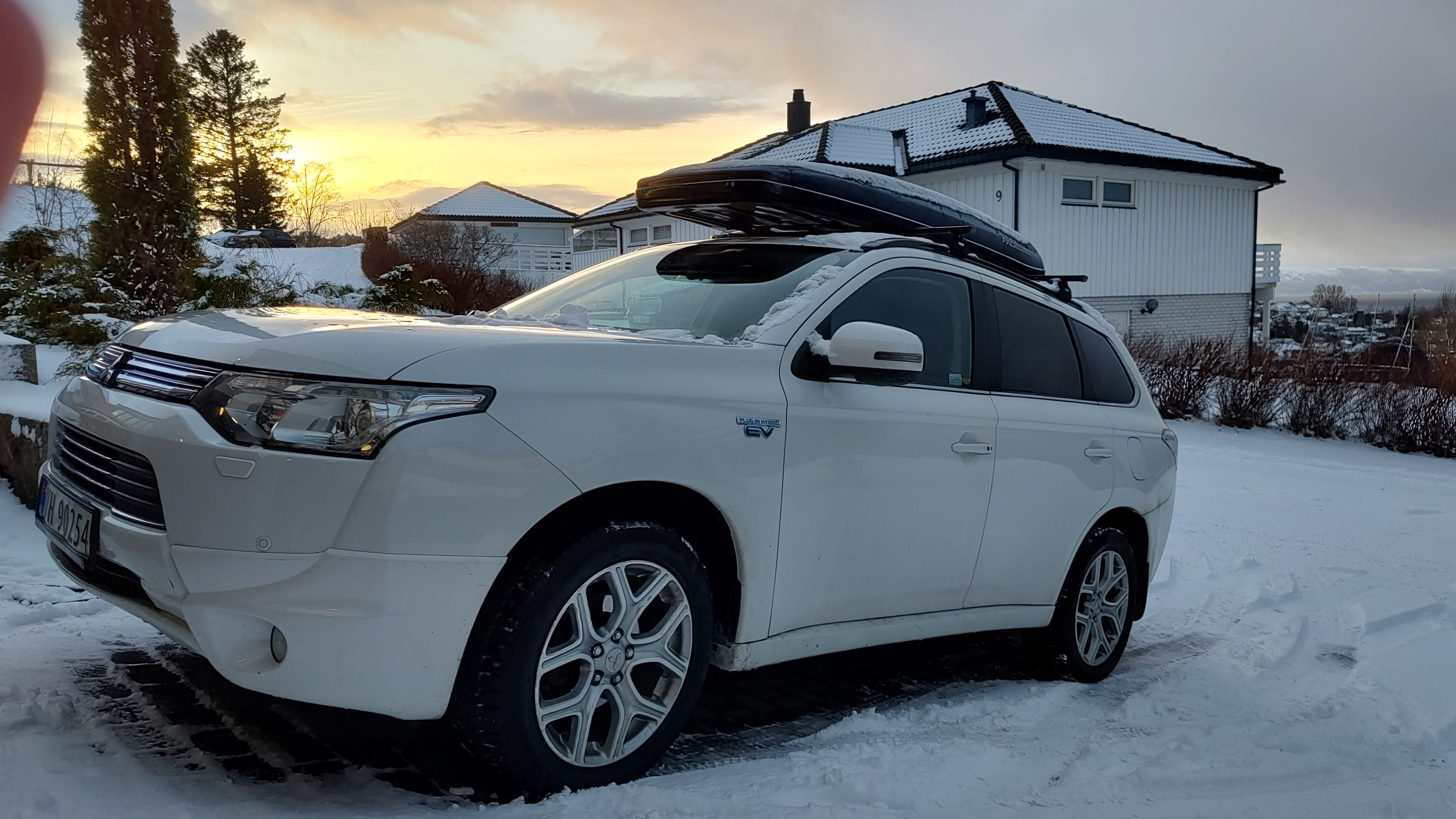 Mitsubishi Outlander CW0, ladbar hybrid, 2017, Blyfri 95 / Elektrisk (hybrid), automatisk