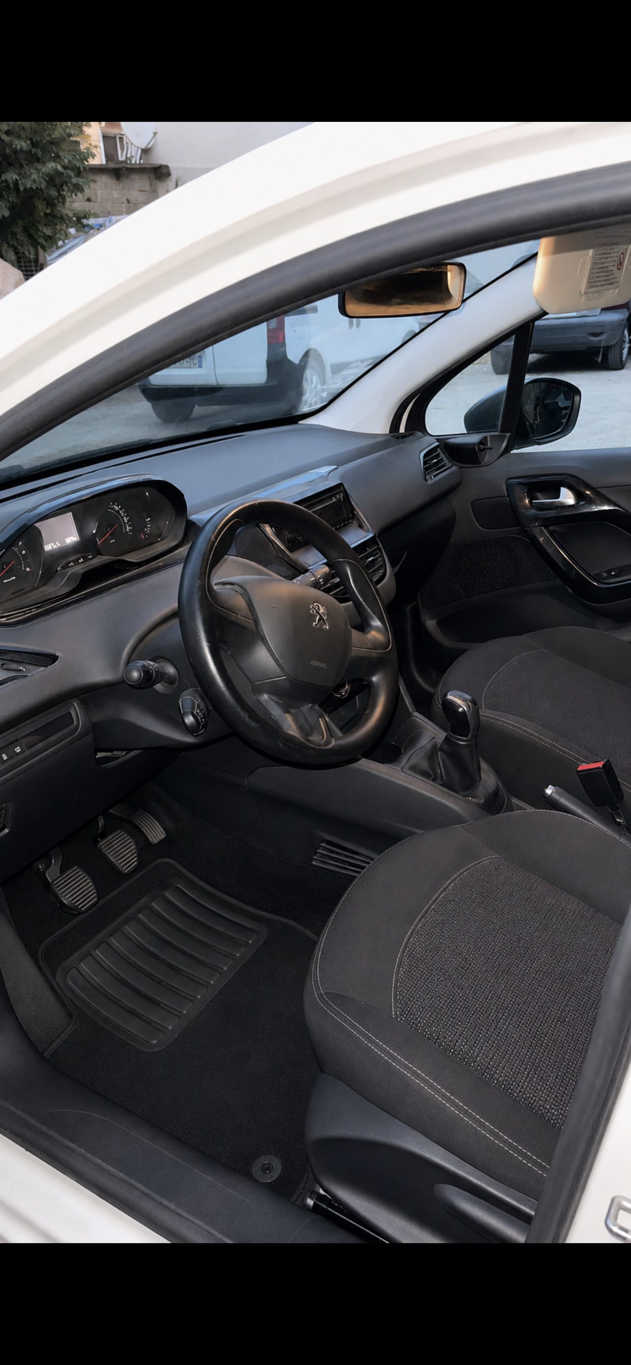 Peugeot 208 Société avec Port USB