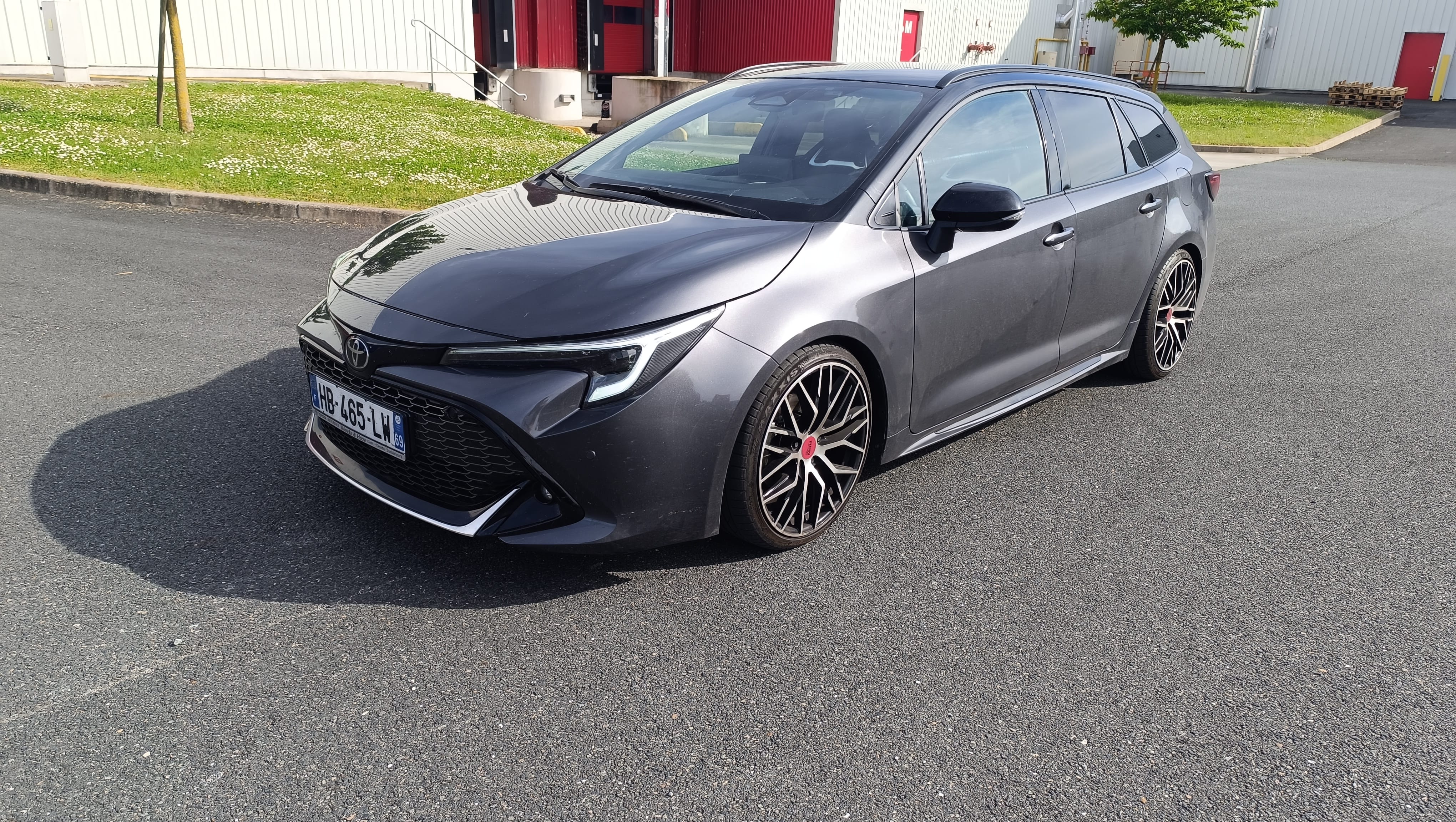 Toyota Corolla Break Hybride, 2023, Essence 95 / Électrique (hybride), automatique