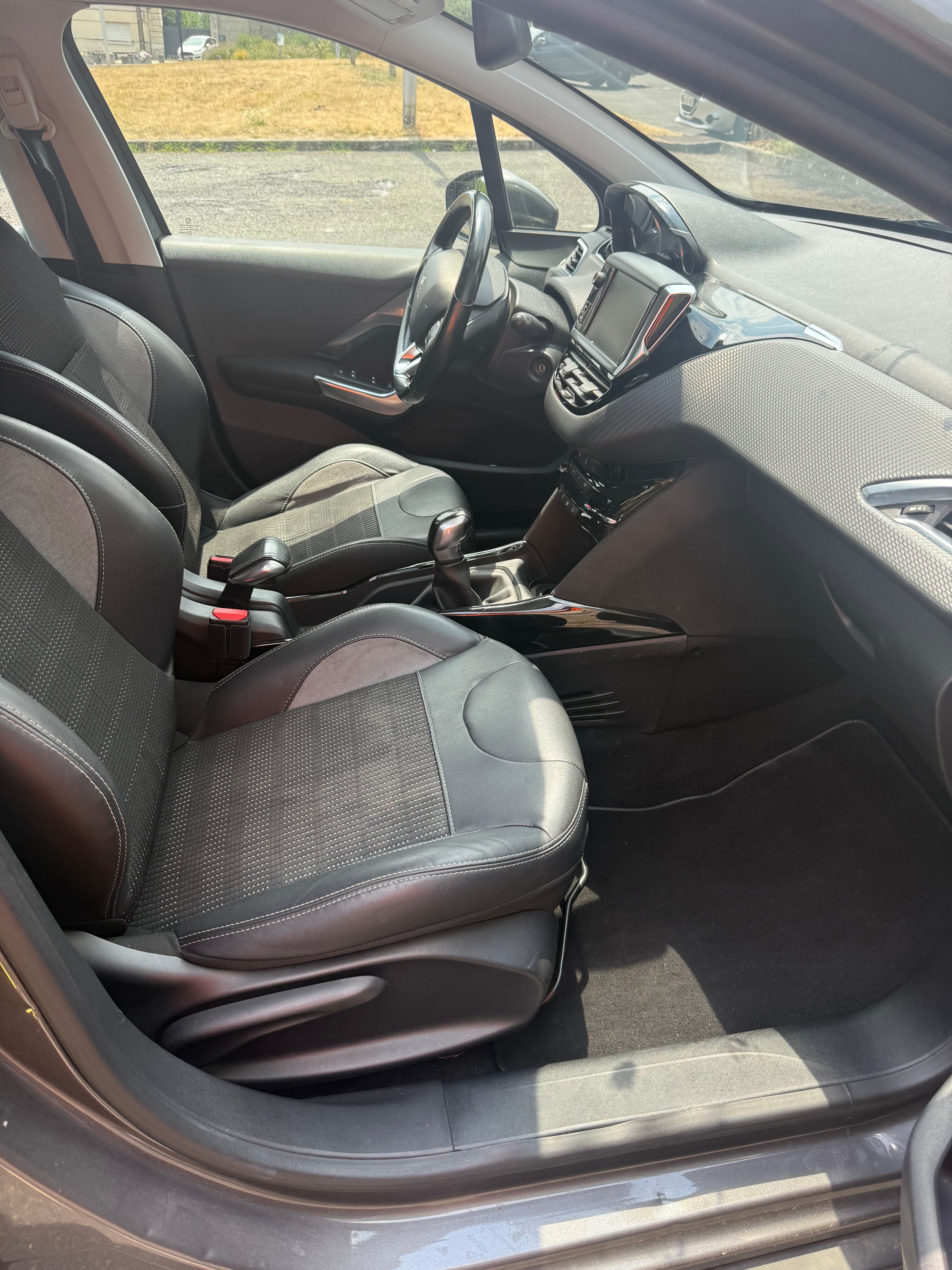 Peugeot 2008 110 cv avec Audio Bluetooth