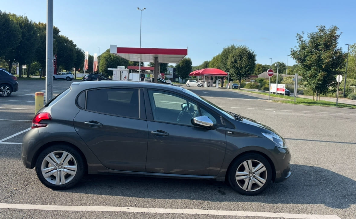 Peugeot 208 avec Régulateur de vitesse