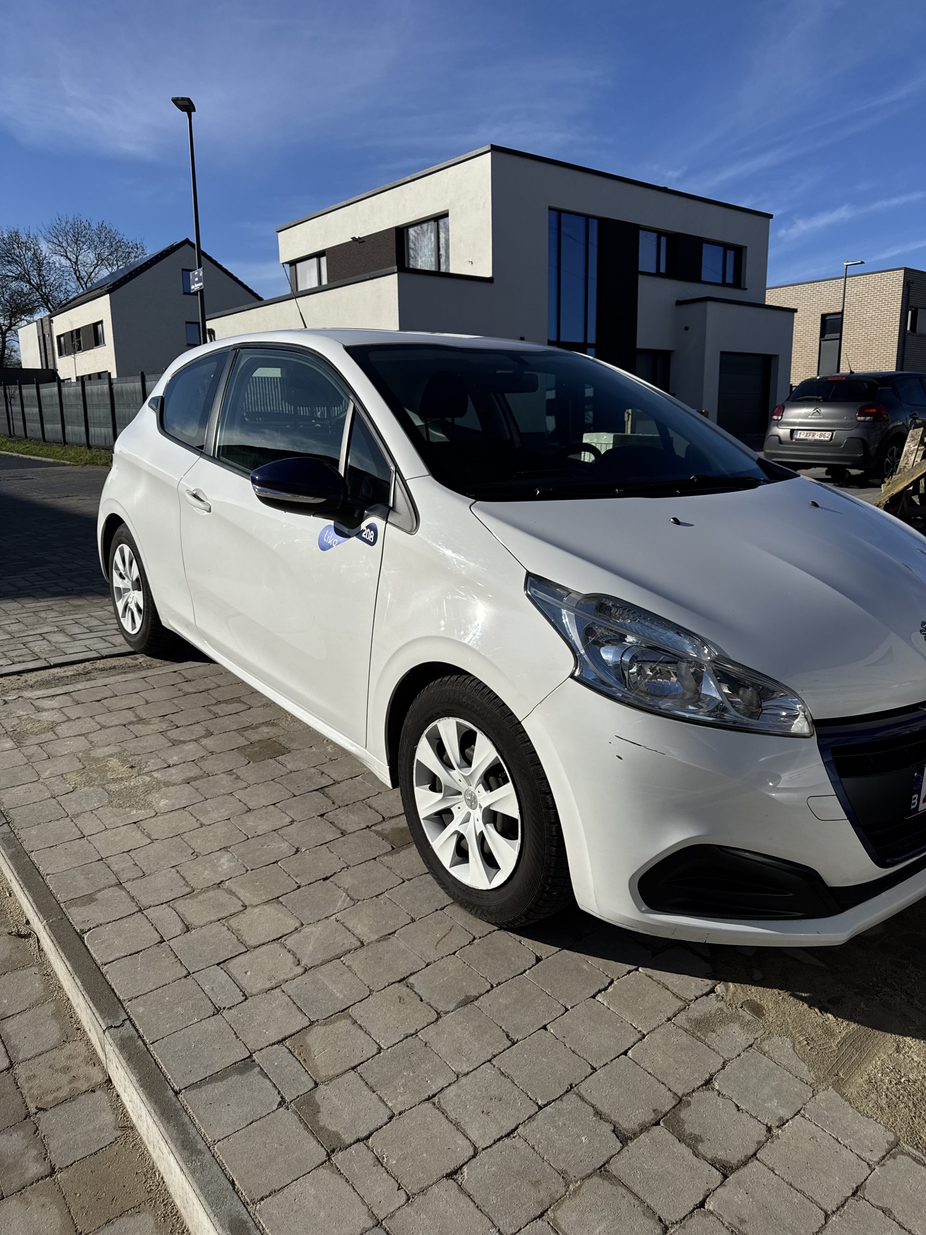 Peugeot 208 1.0 essence met Cruise control