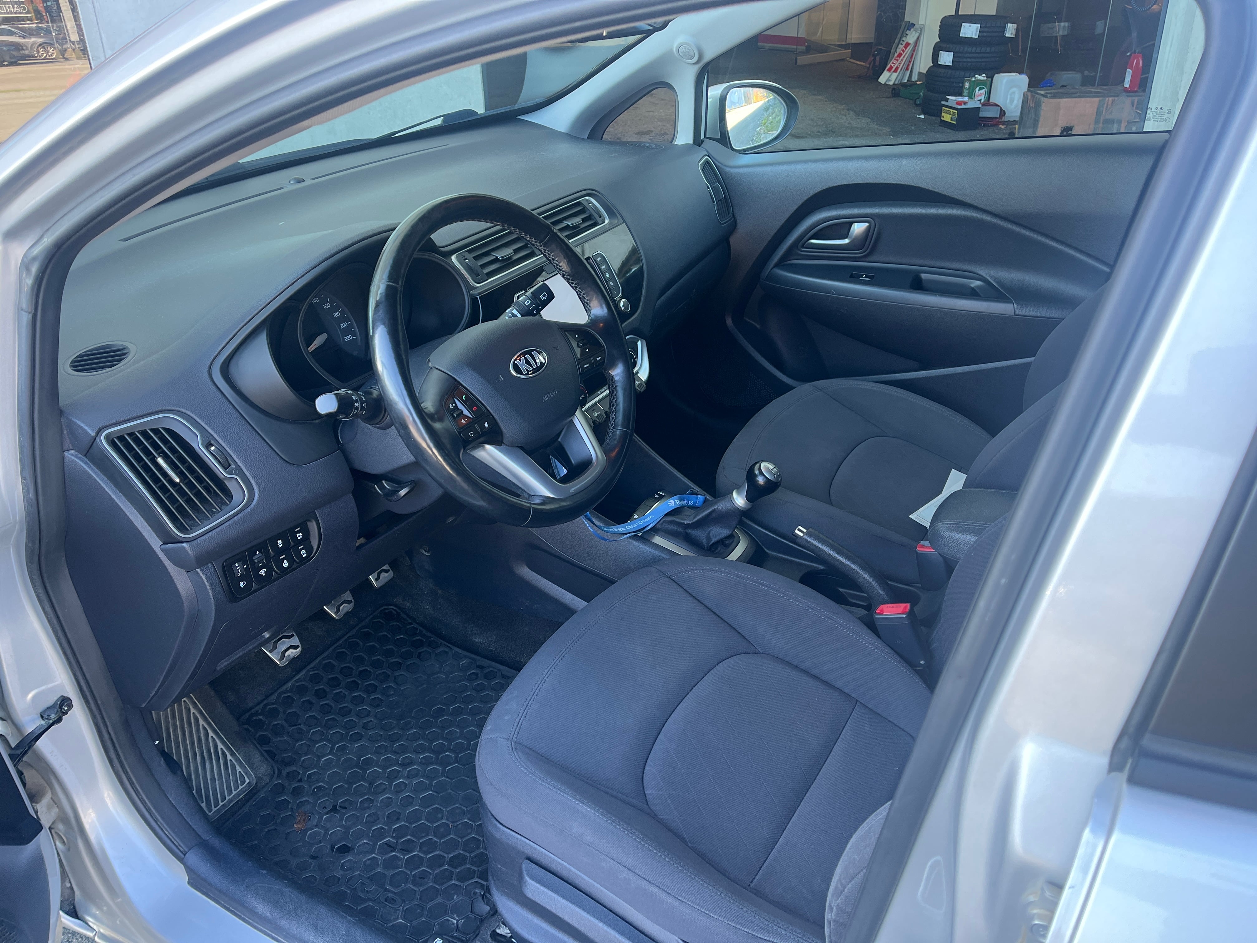 Kia Rio 1.2 84hk Bensin 5 seter med Vinterdekk