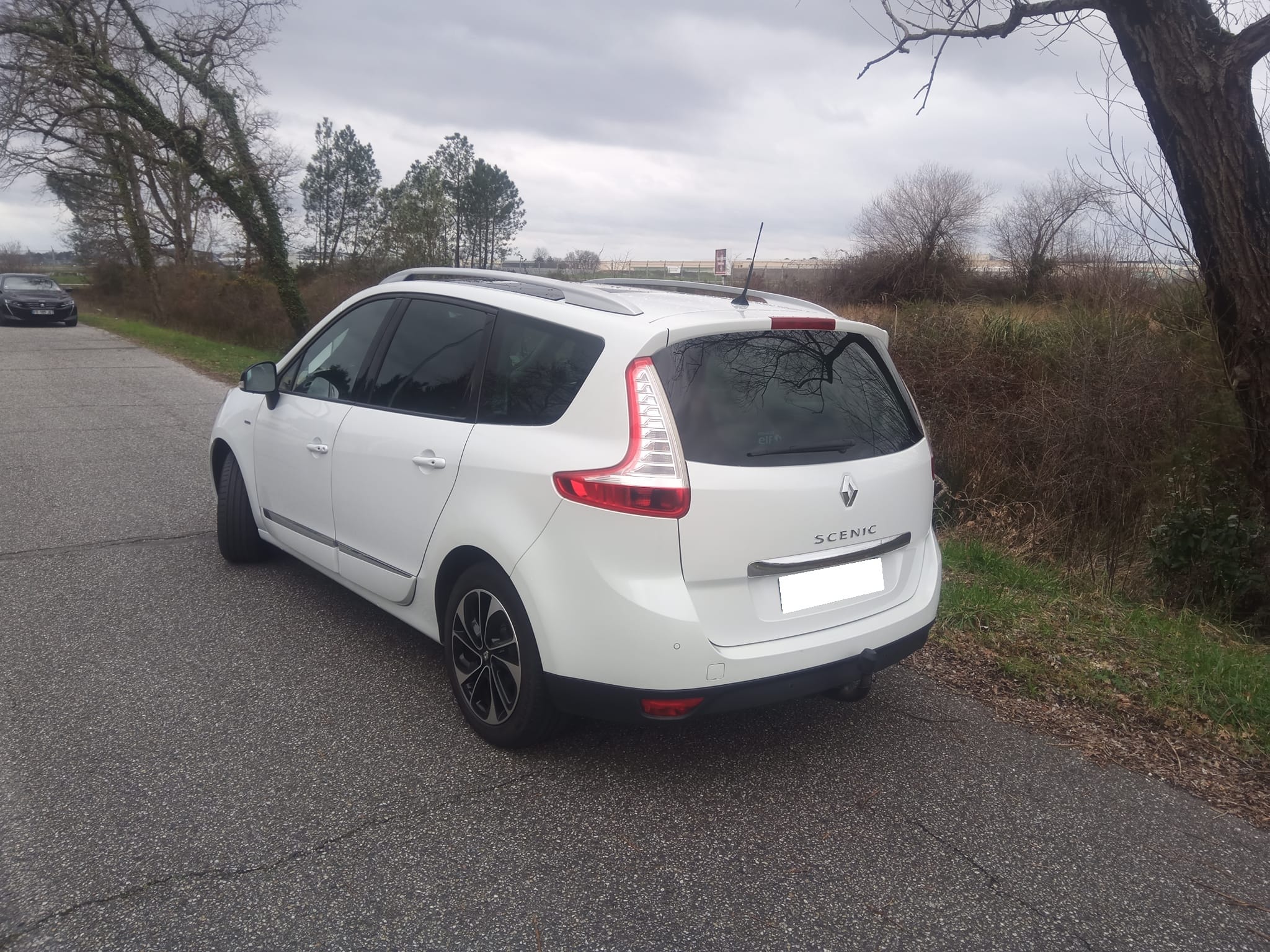 Renault Grand Scenic CLIM 1.5 DCI 110 CH (5) avec GPS