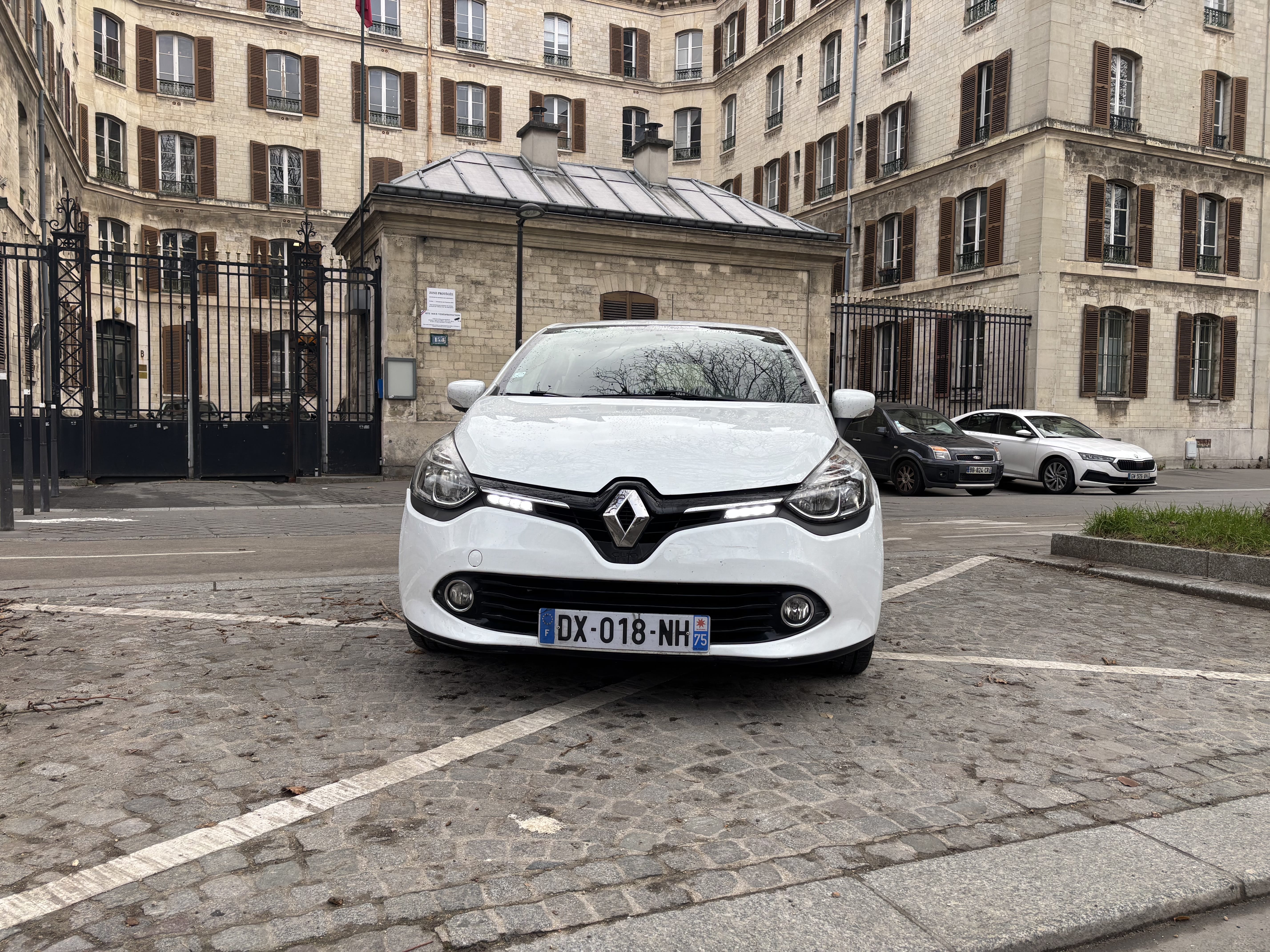 Renault Clio Hôpital la crois saint-Simon/Métro9Maraichers/ rue des Pyrénées /USB/Clim/Régulateur avec Climatisation
