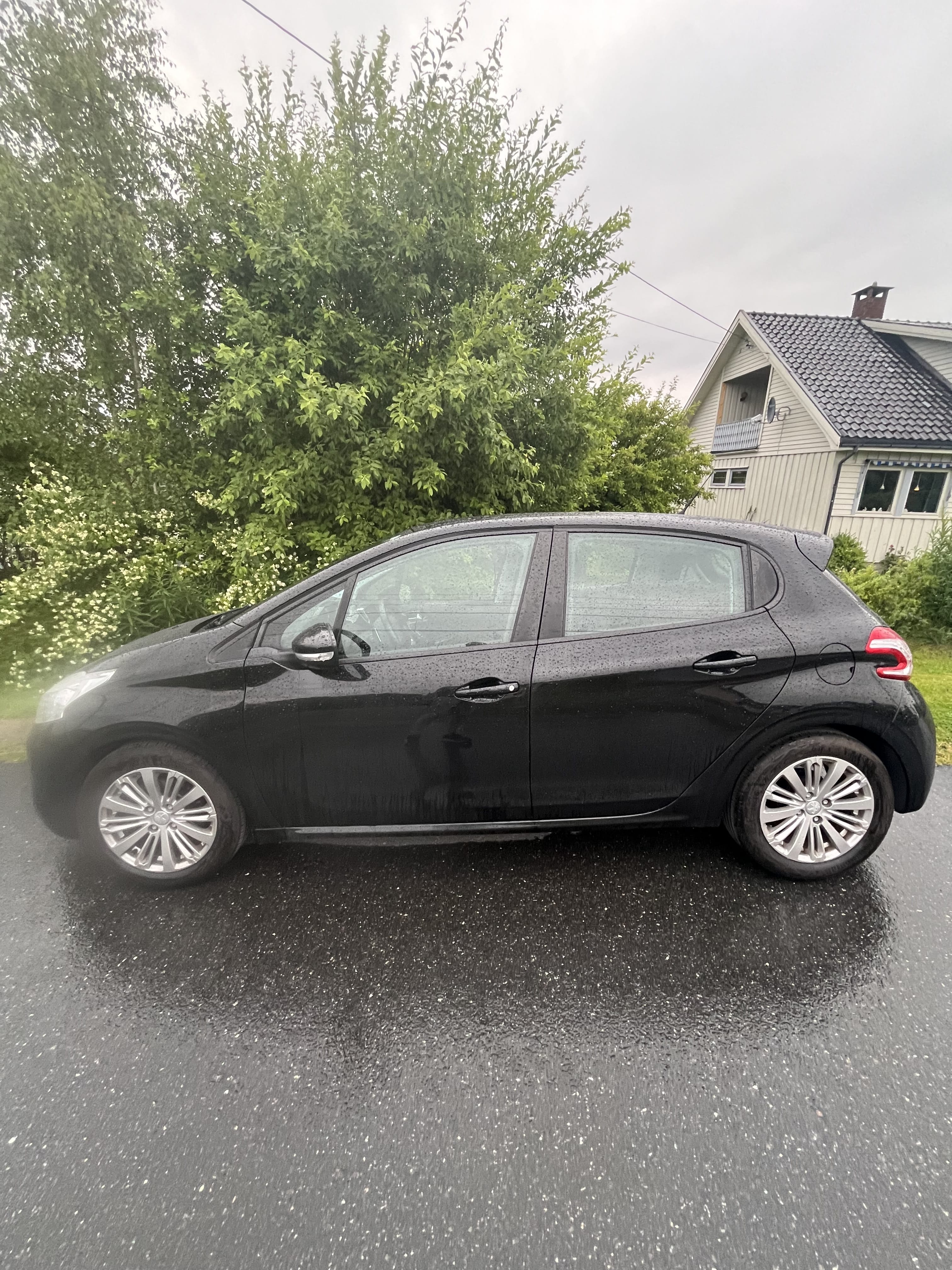 Peugeot 208 med Aircondition