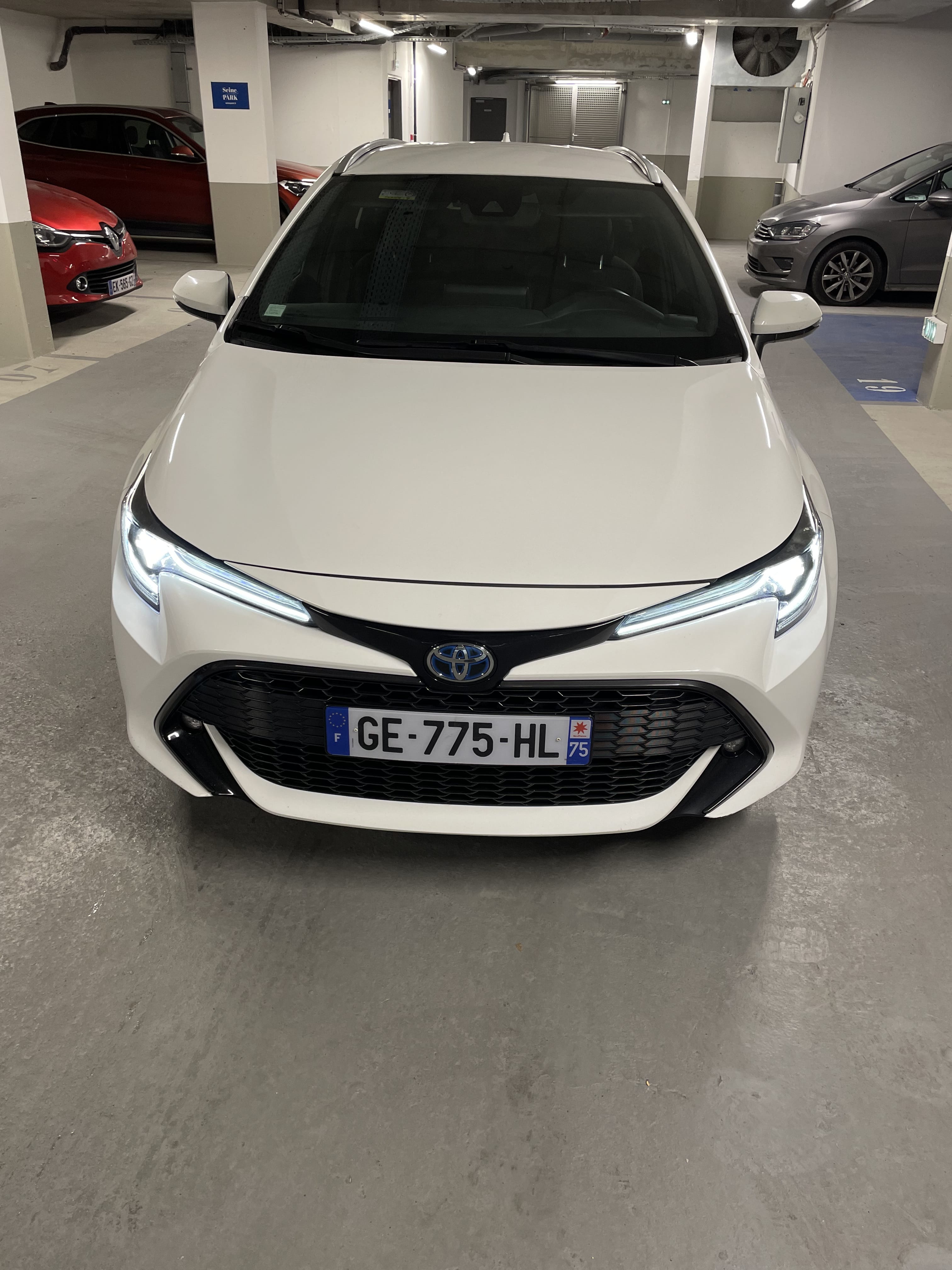 Toyota Corolla Break Hybride, 2022, Diesel / Électrique (hybride), automatique