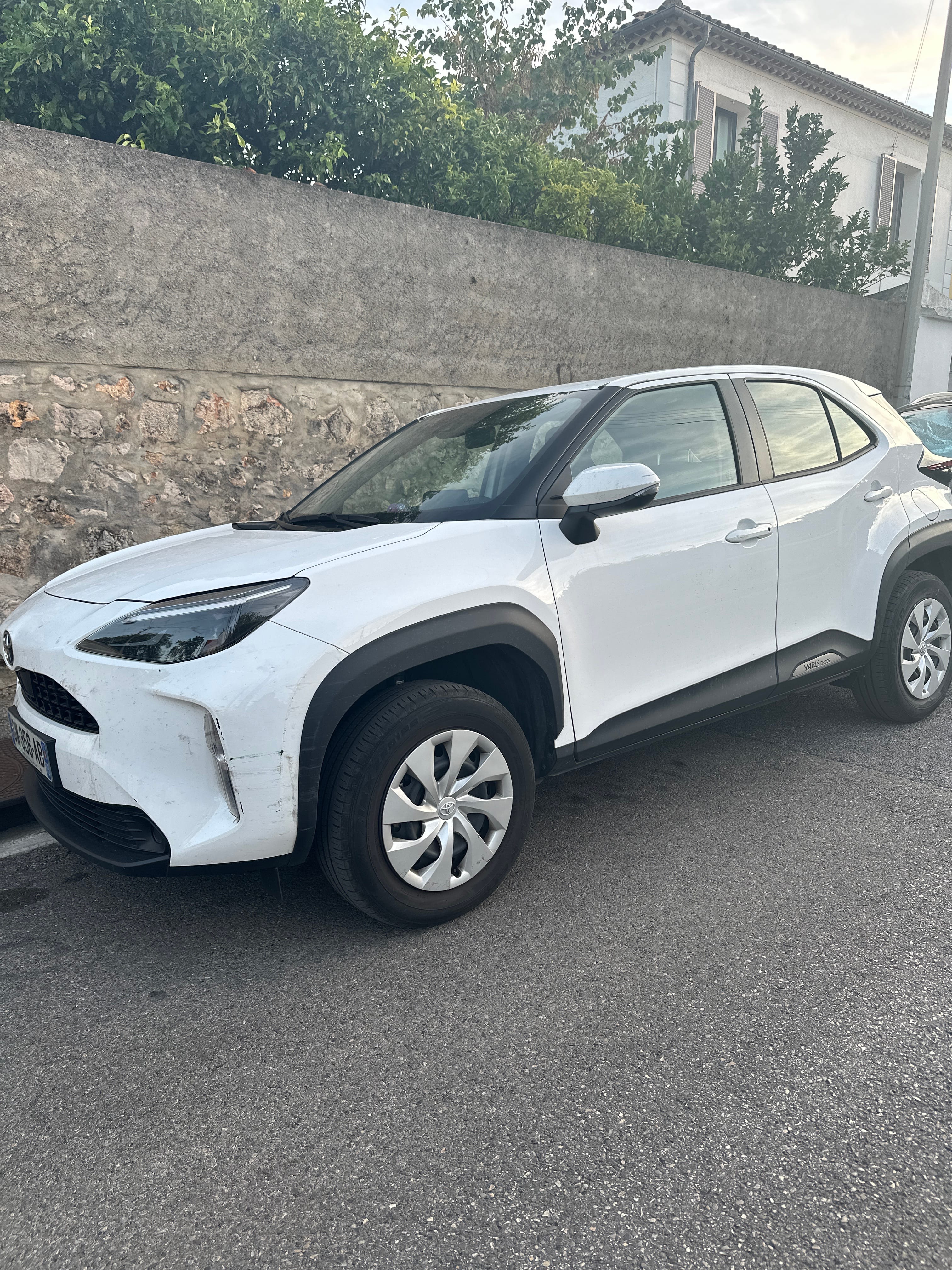 Toyota Yaris Cross, 2024, Essence 95 / Électrique (hybride), automatique