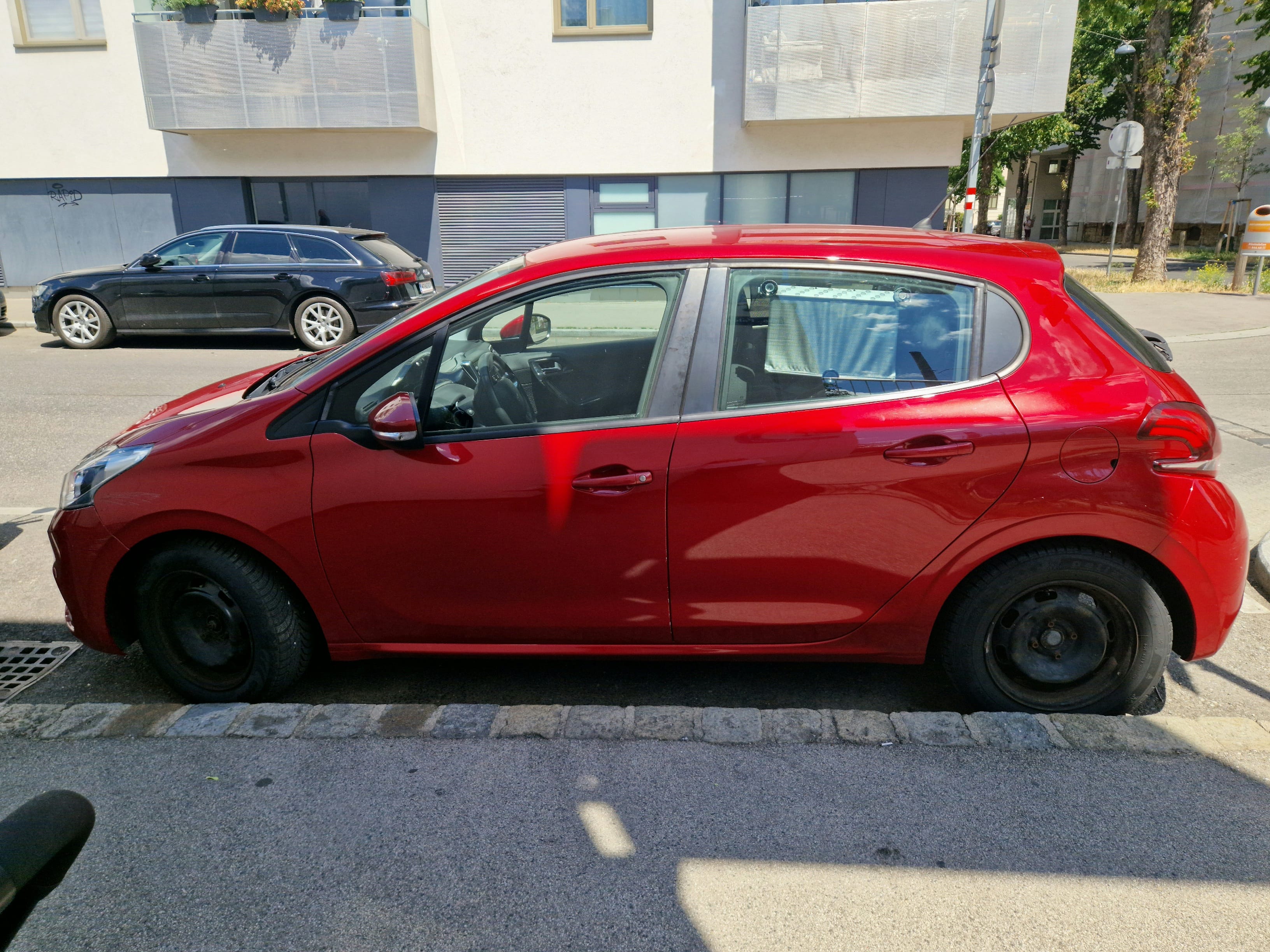 Peugeot 208 1.0 with Air conditioning