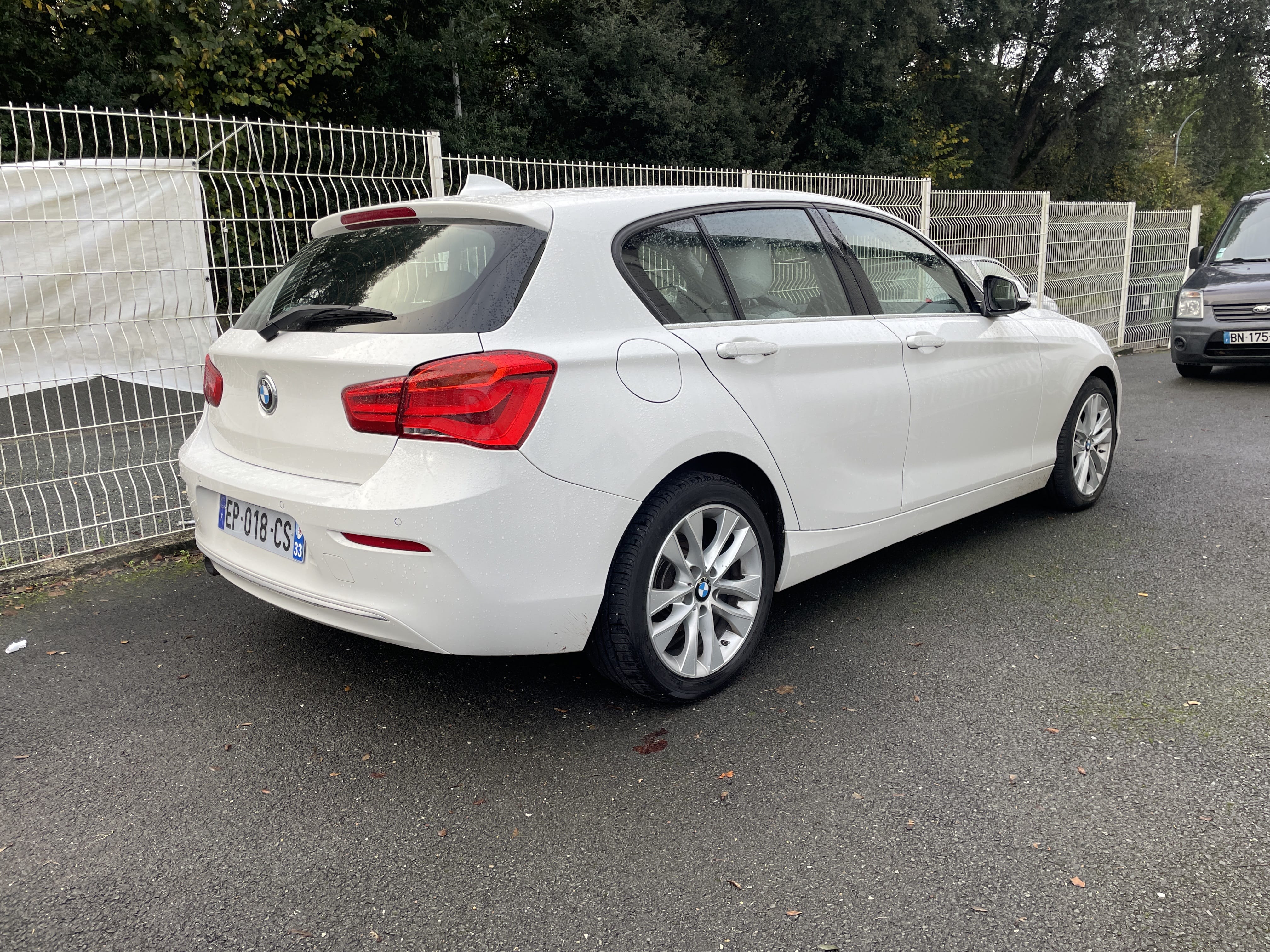 BMW Série 1  Louez la BMW Série 1 Diesel – Sportivité, Luxe & Économie à Bordeaux ! avec GPS