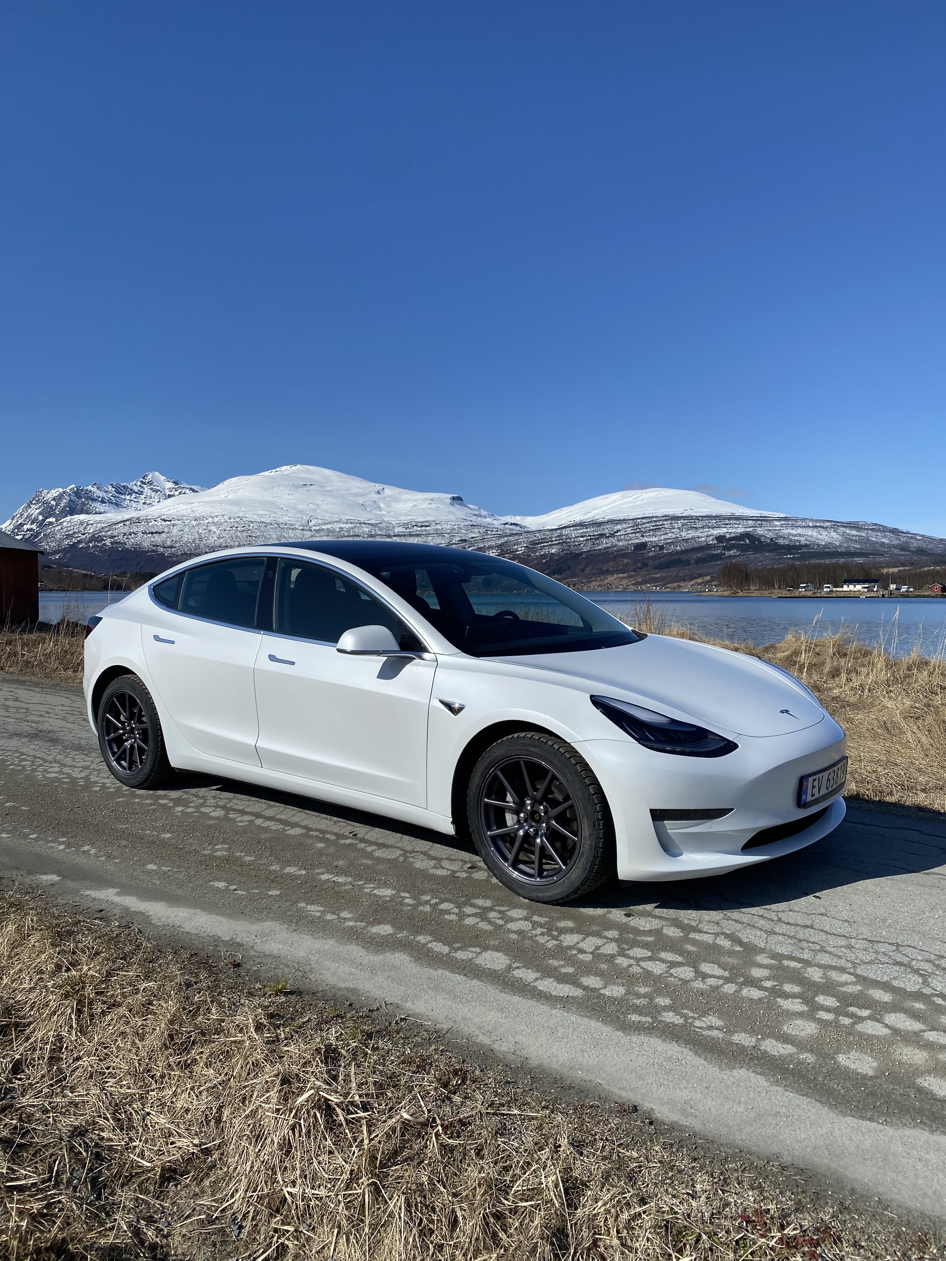 Tesla Model 3 med Firehjulstrekk