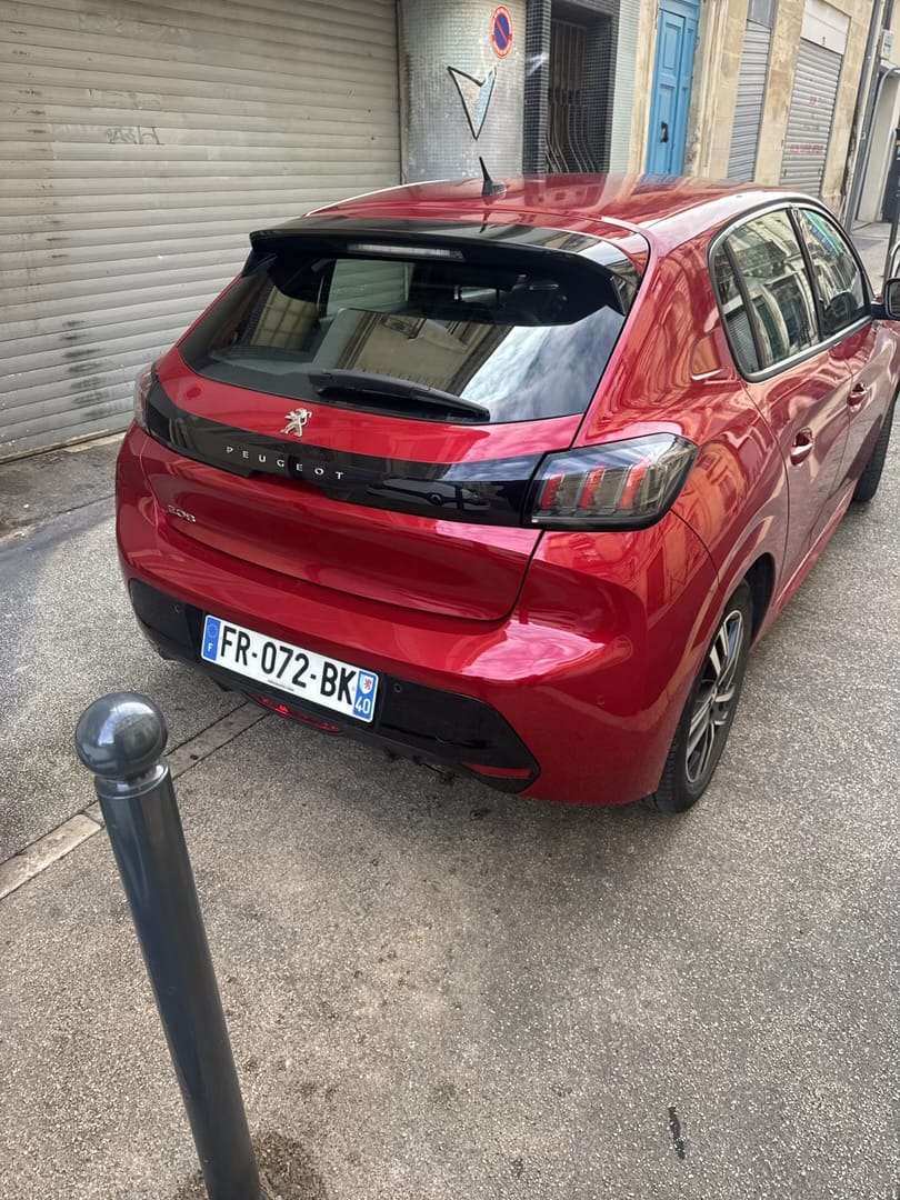 Peugeot 208 avec GPS