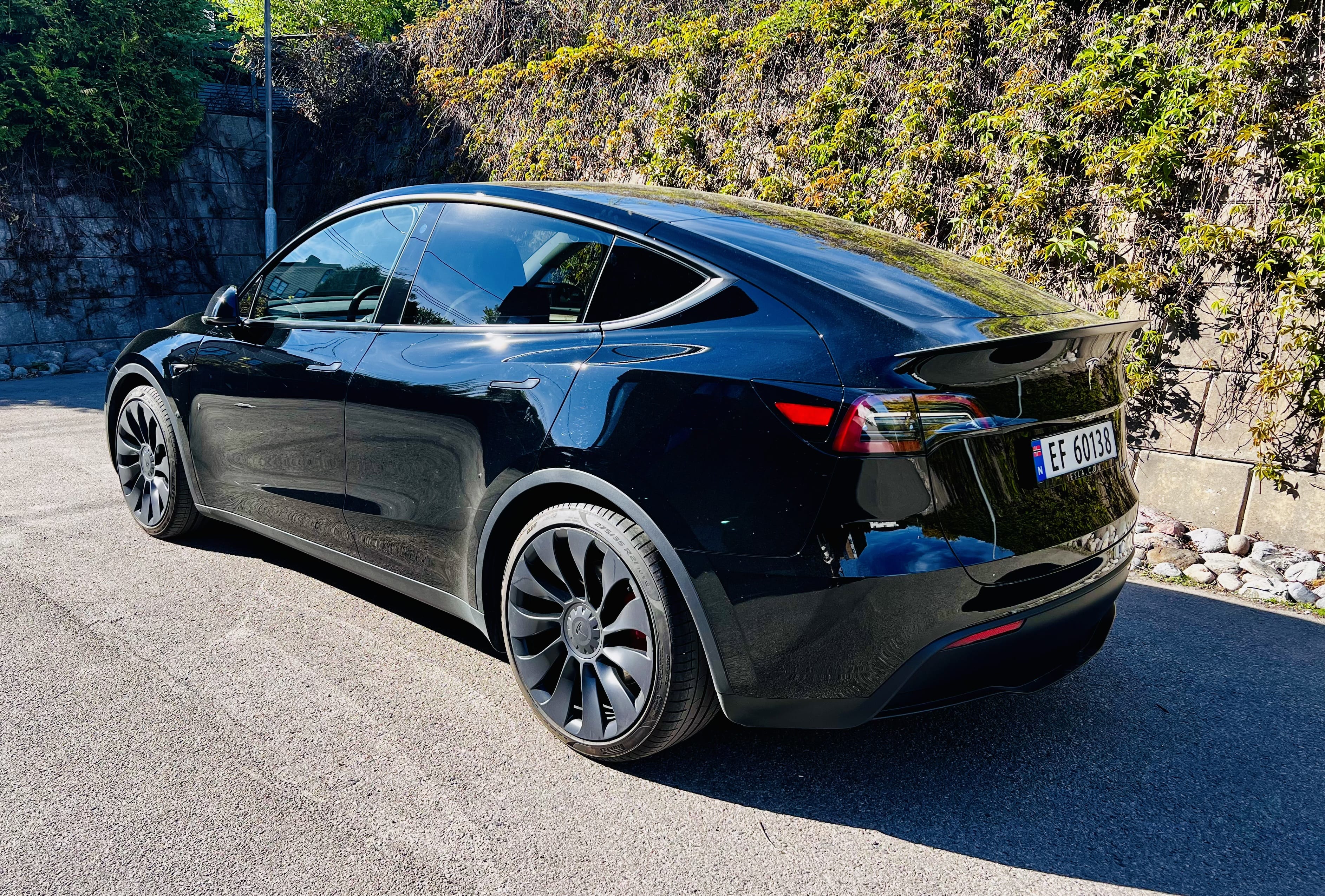 Tesla Model Y Performance med GPS